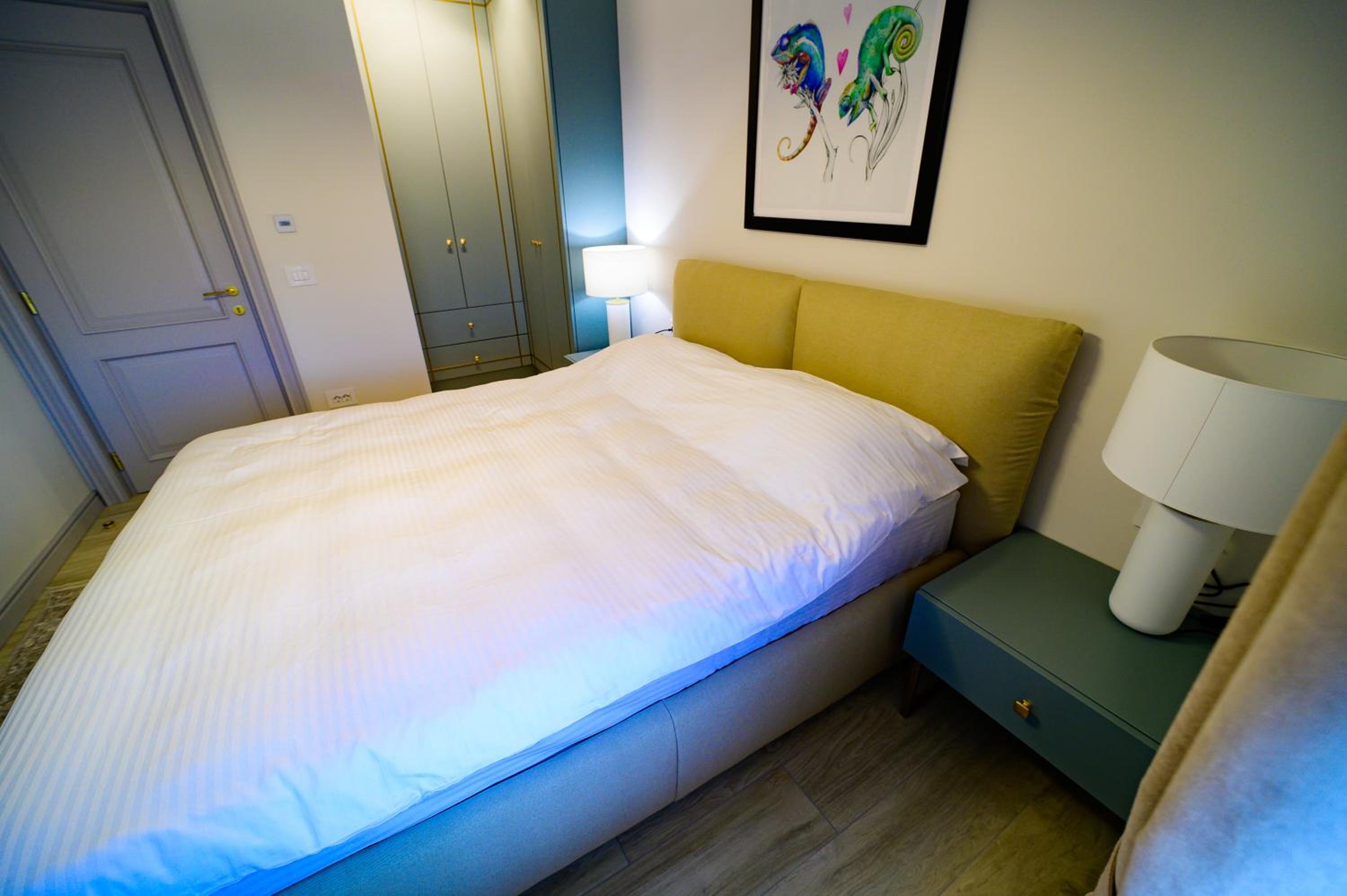 One-Bedroom Apartment - Photo 3