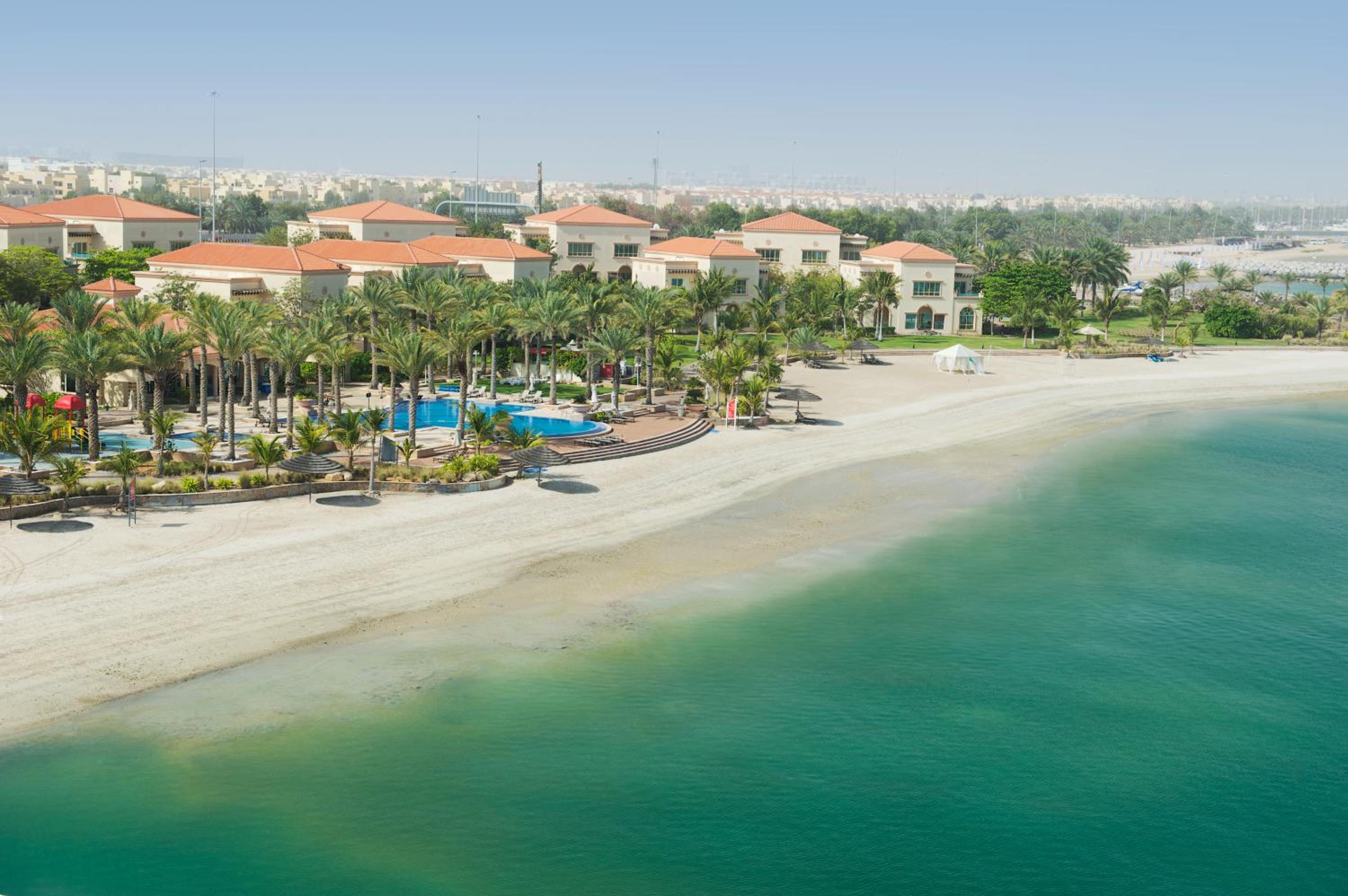 Four Bedroom VillaFree daily shuttle bus to Yas attractions, Yas Mall and Grand Mosque photo 2