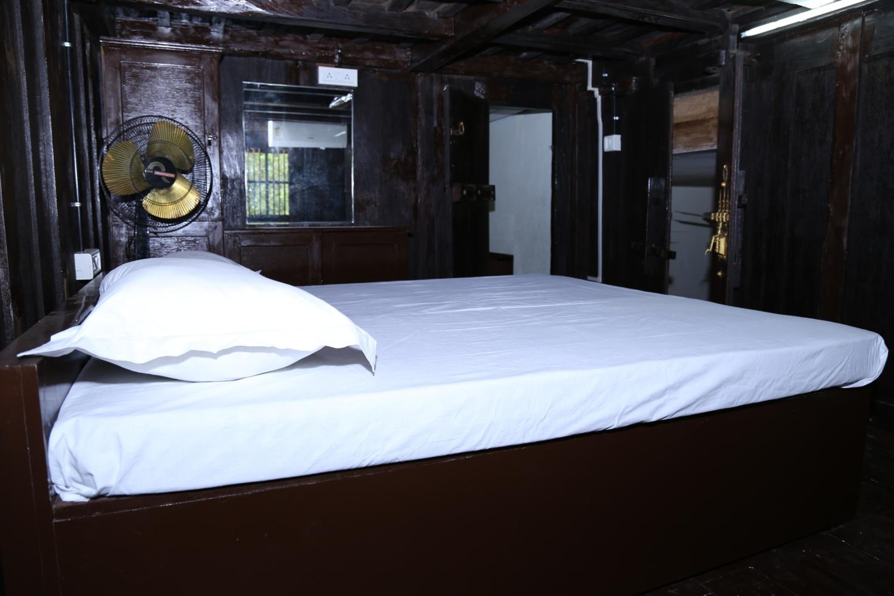 Deluxe Double or Twin Room - Photo 2