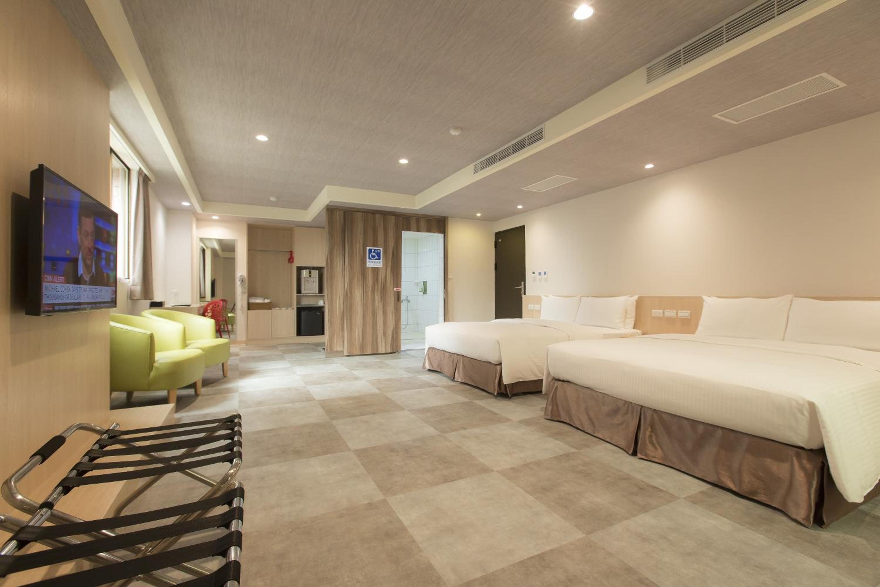 Superior Quadruple Room - Photo 1