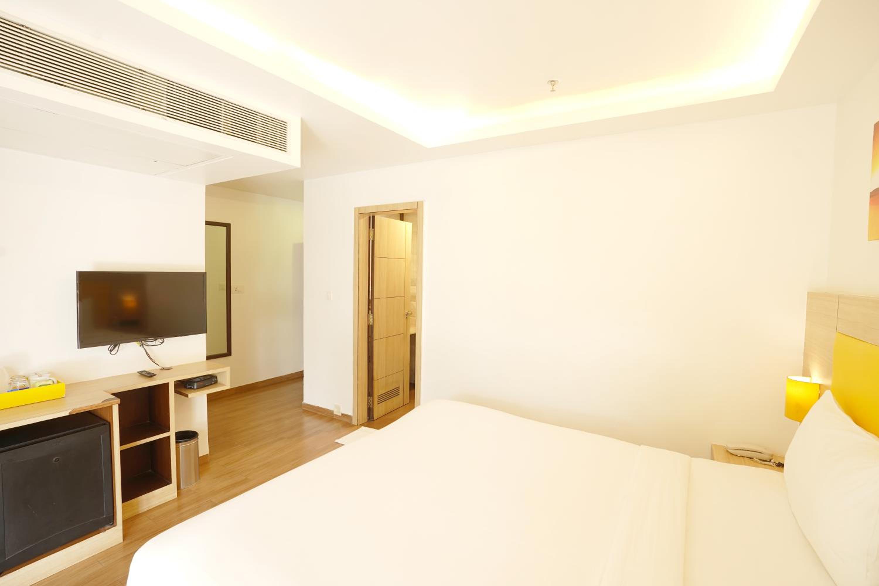 Superior King Room - Photo 4