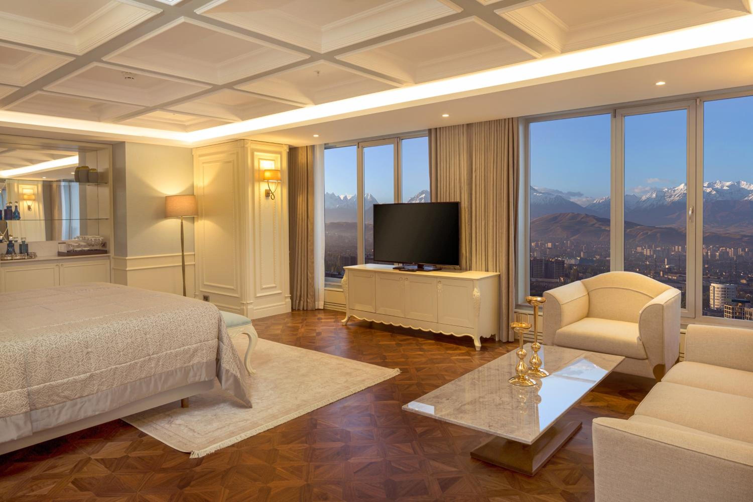 Junior Suite, 1 King, City view photo 2