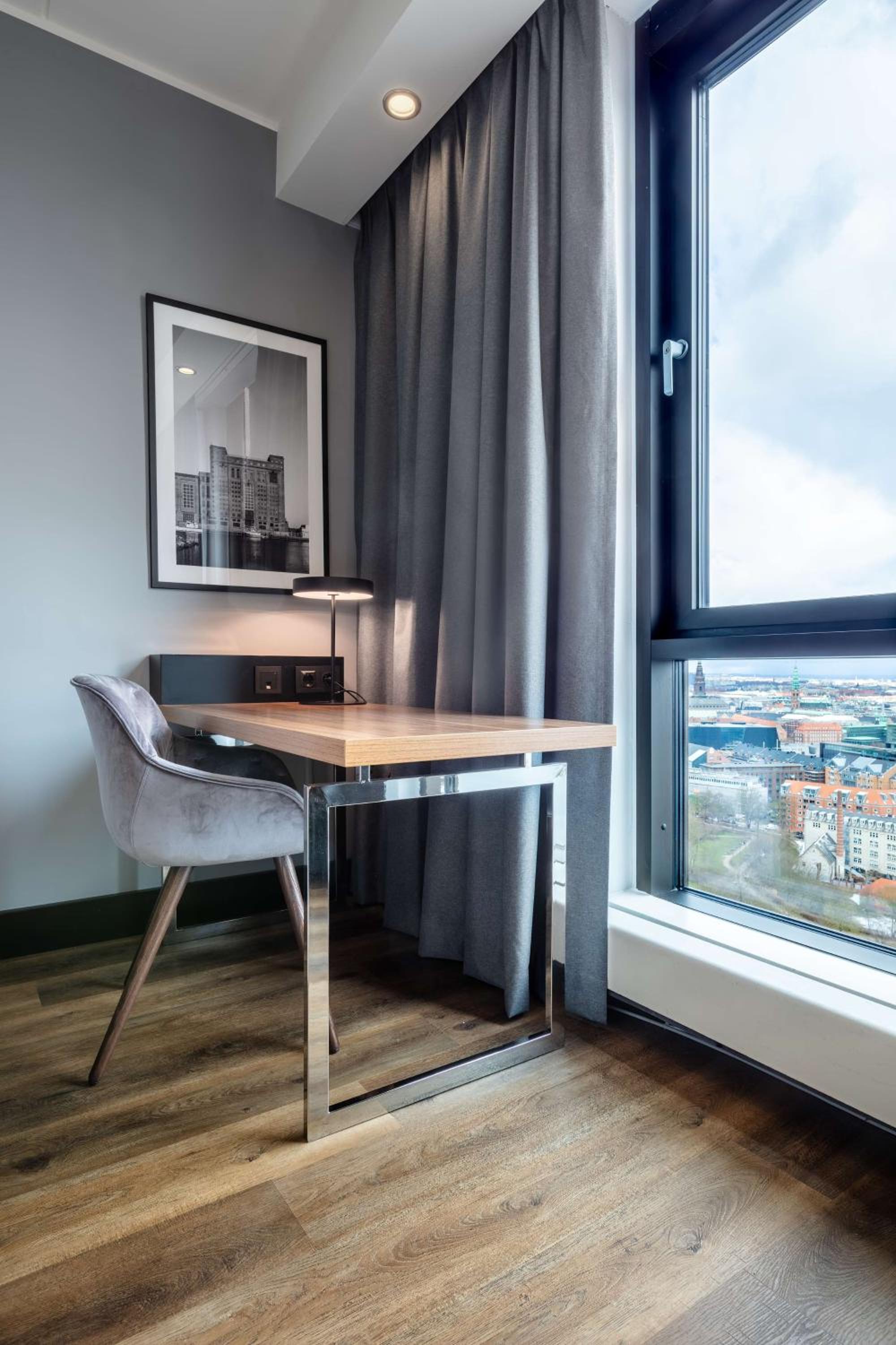 Premium Room with Skyline and Lake View