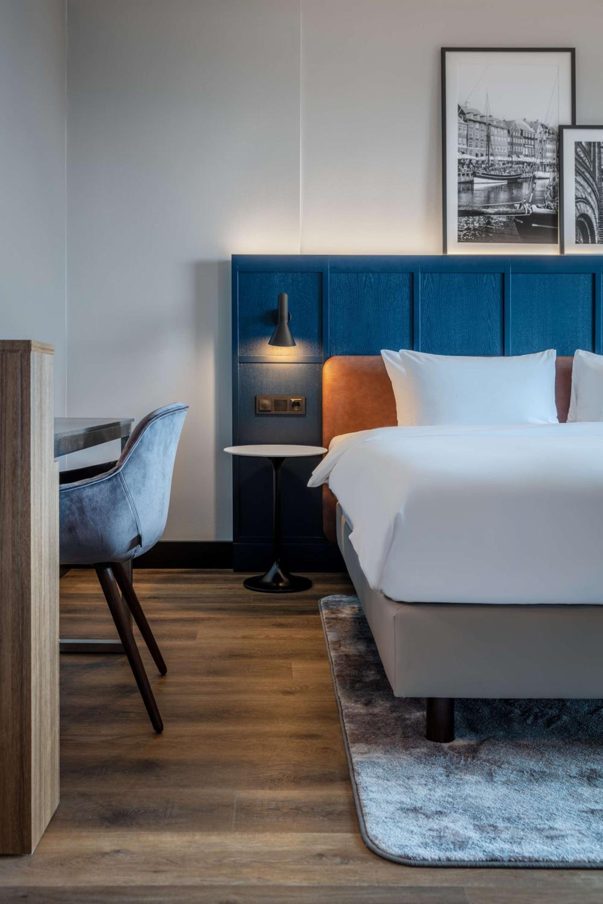 Premium Room with Skyline and Lake View