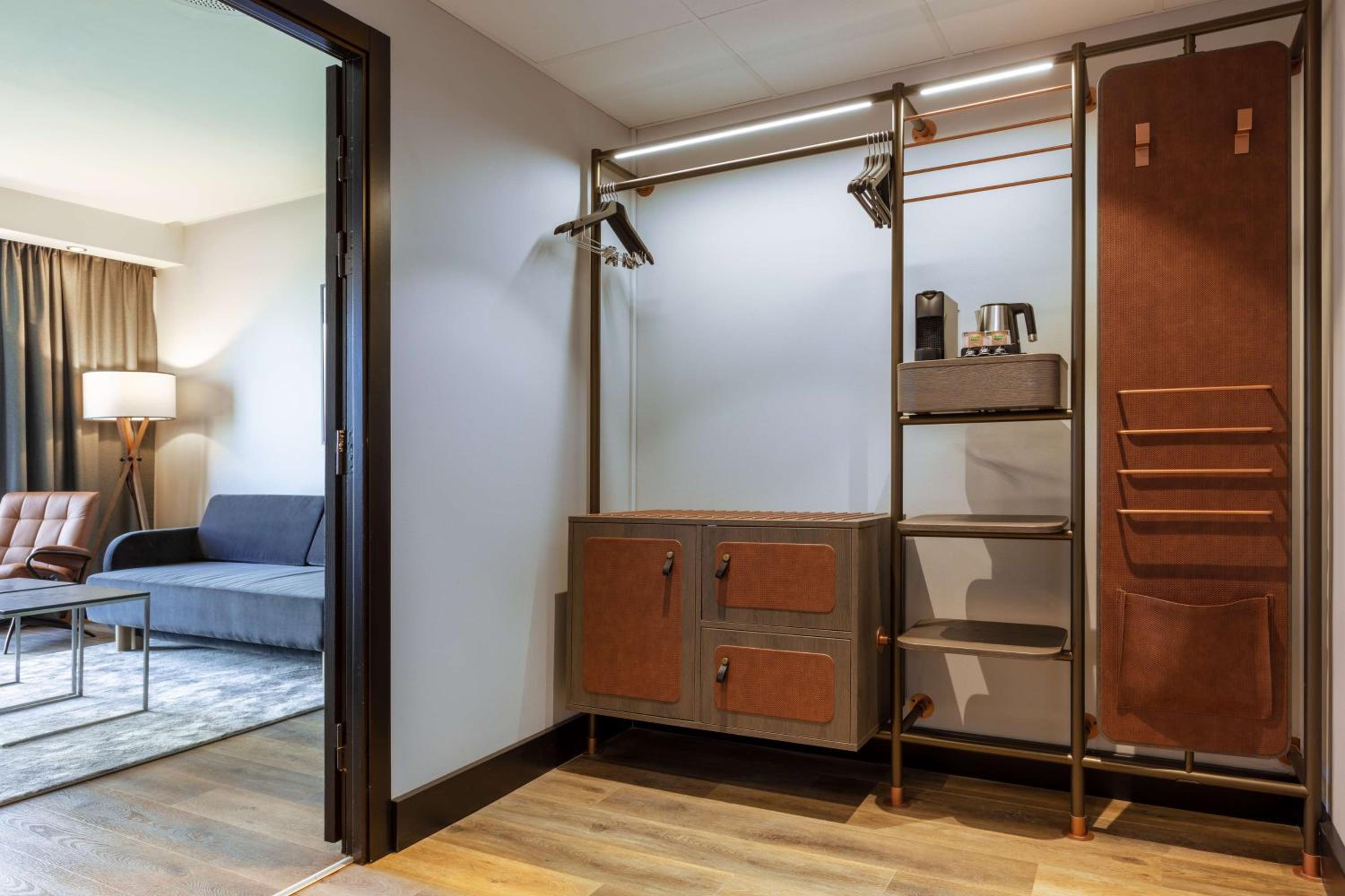 Suite with Skyline and Lake View - Photo 12