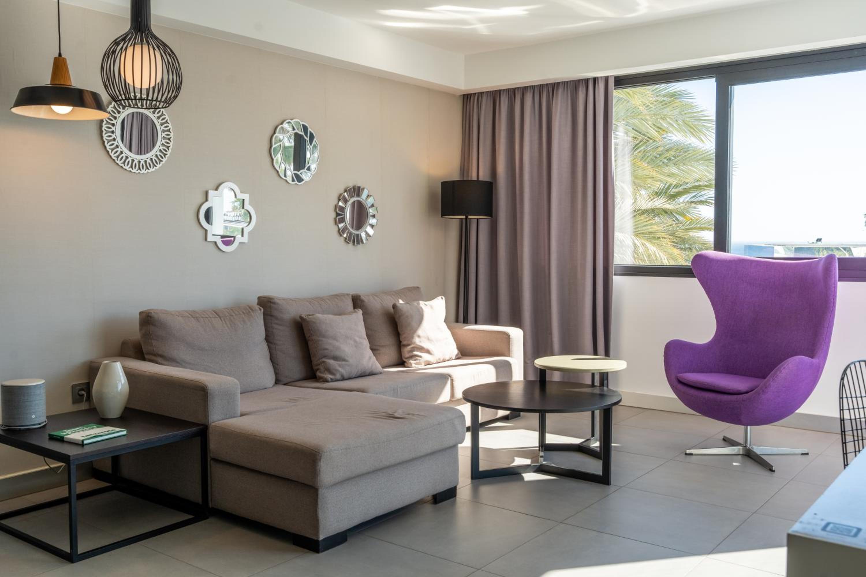 Two-Bedroom Deluxe Suite (4 Guests) - Photo 14