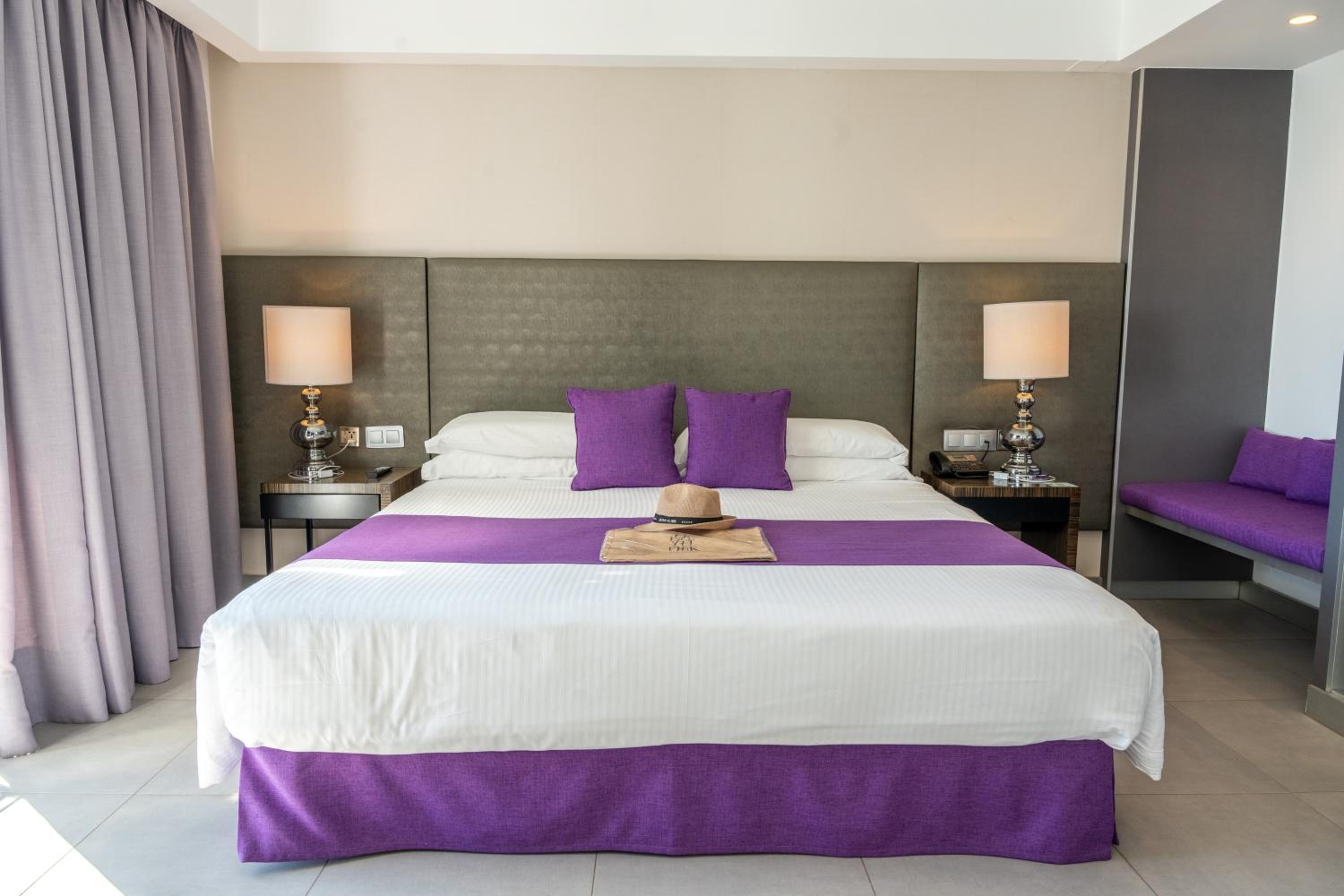 Two-Bedroom Deluxe Suite (4 Guests) - Photo 5
