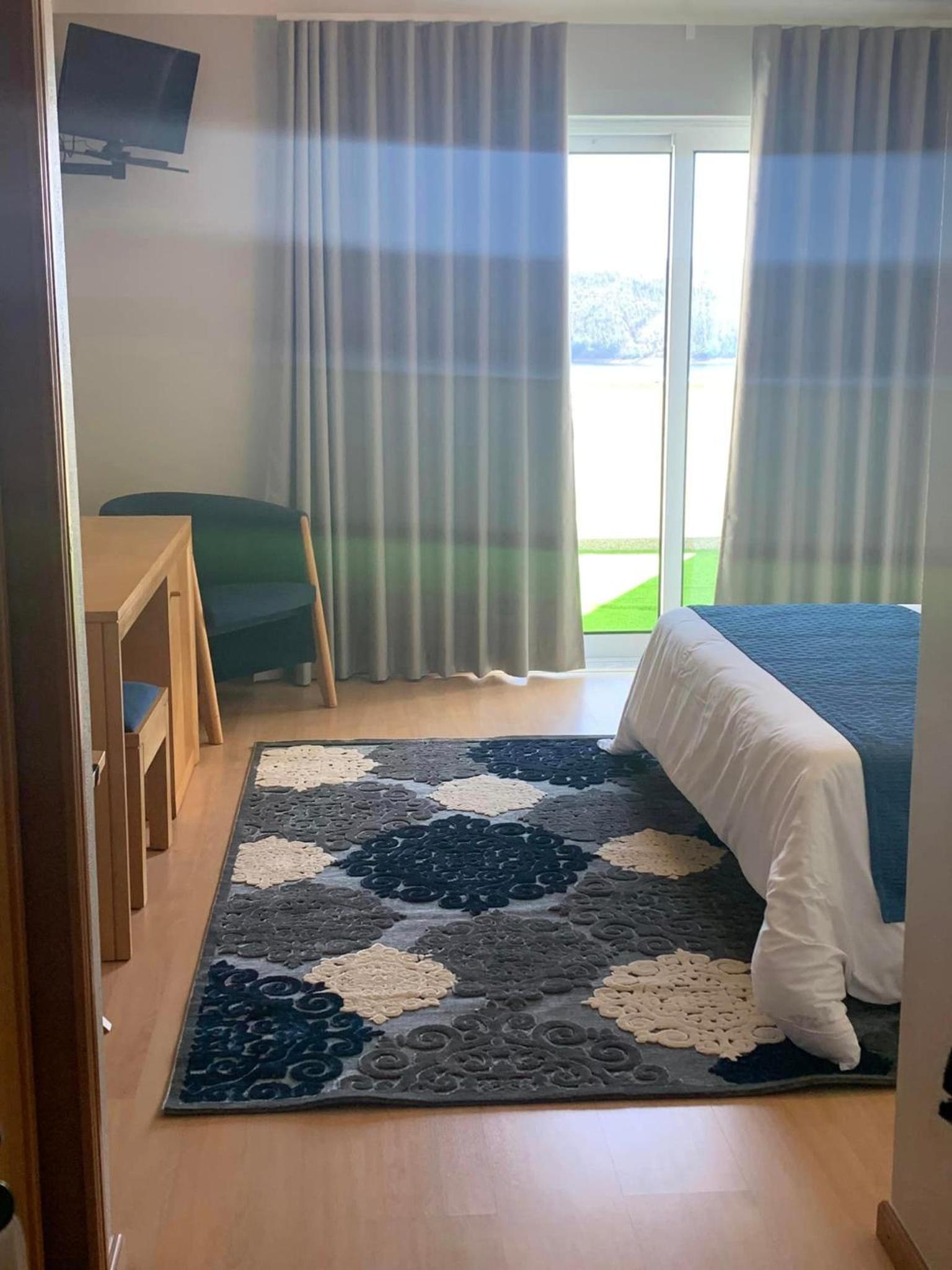 Superior Double or Twin Room with Lake View photo 2