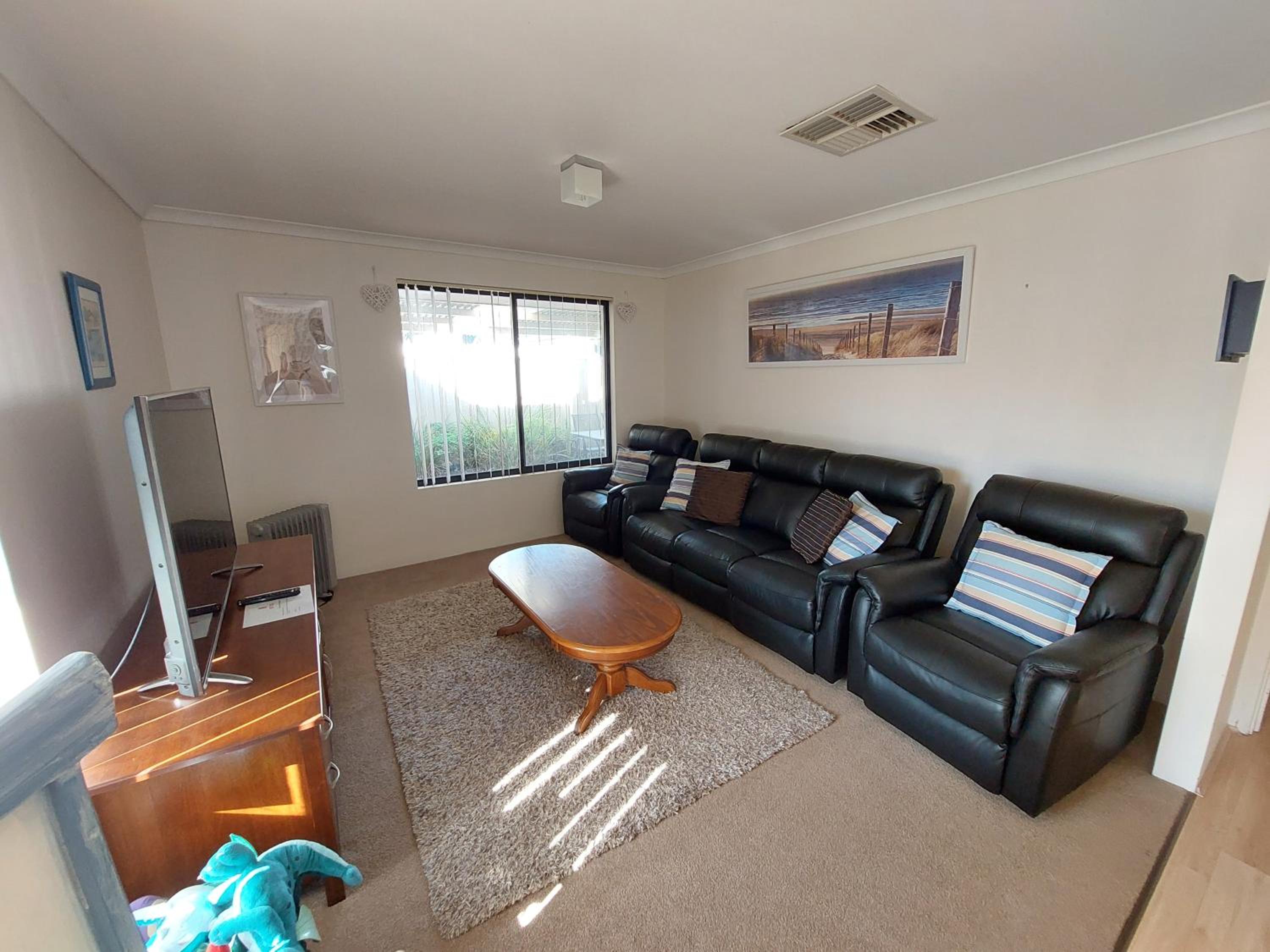 Four-Bedroom House photo 1