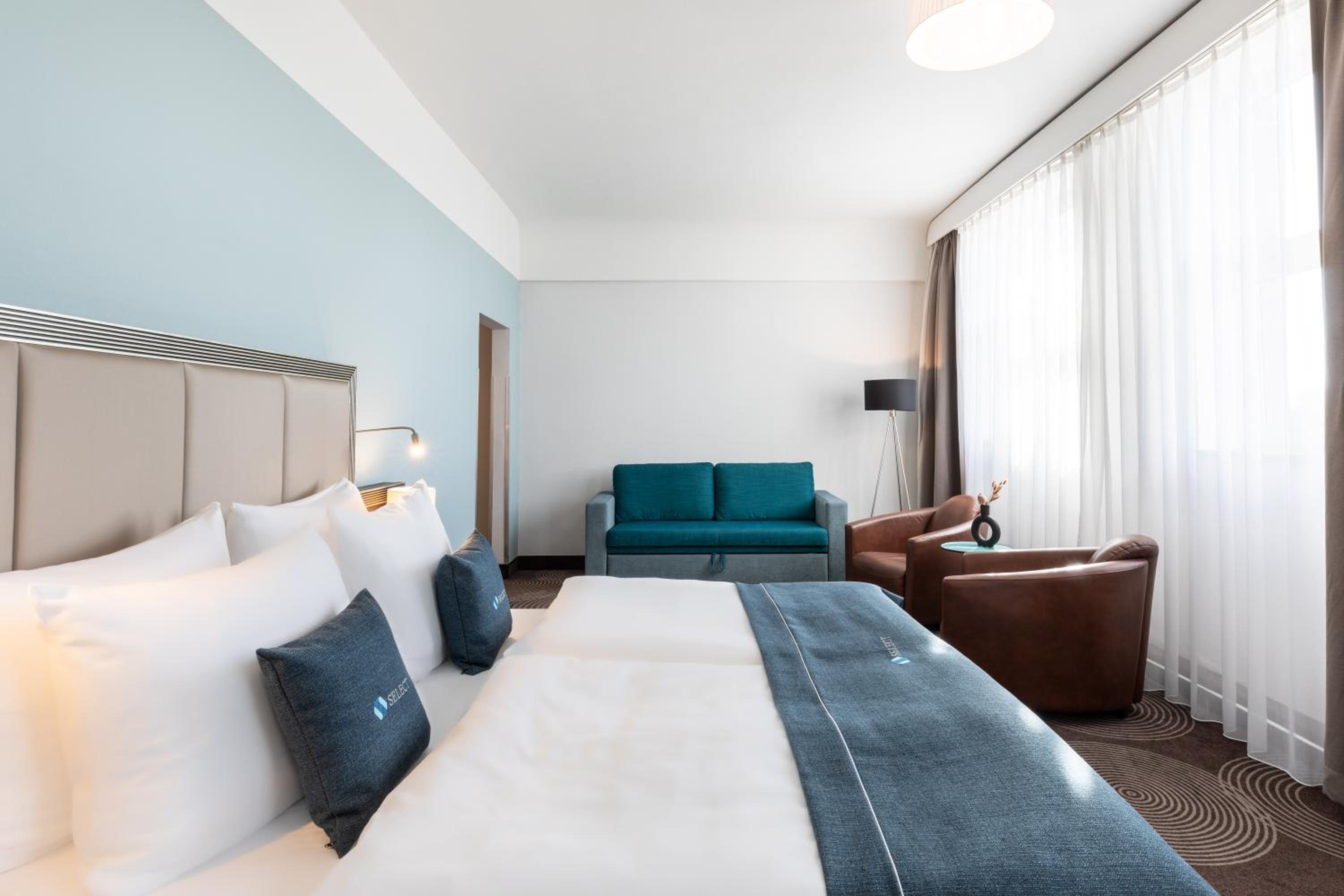 Suite - Photo 1