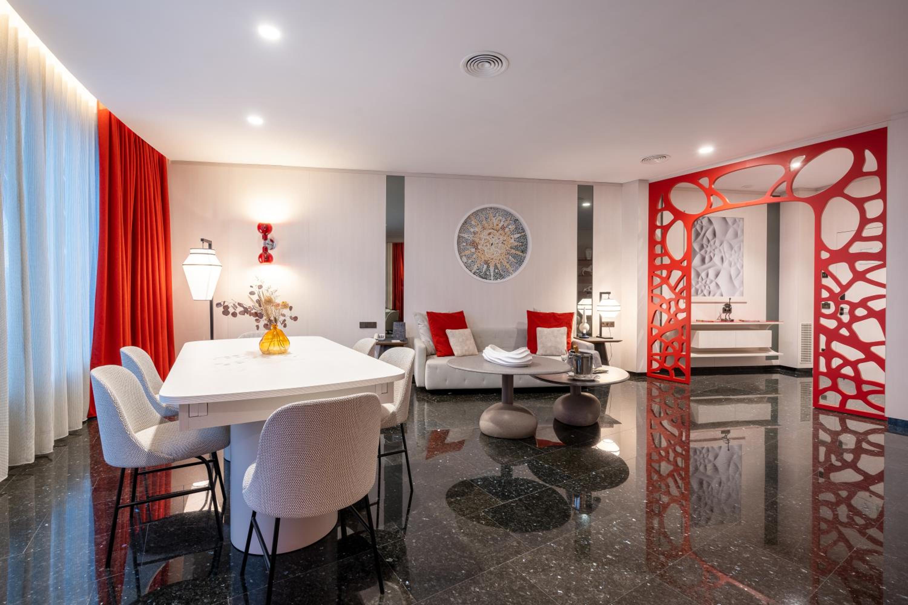 Suite - Photo 9