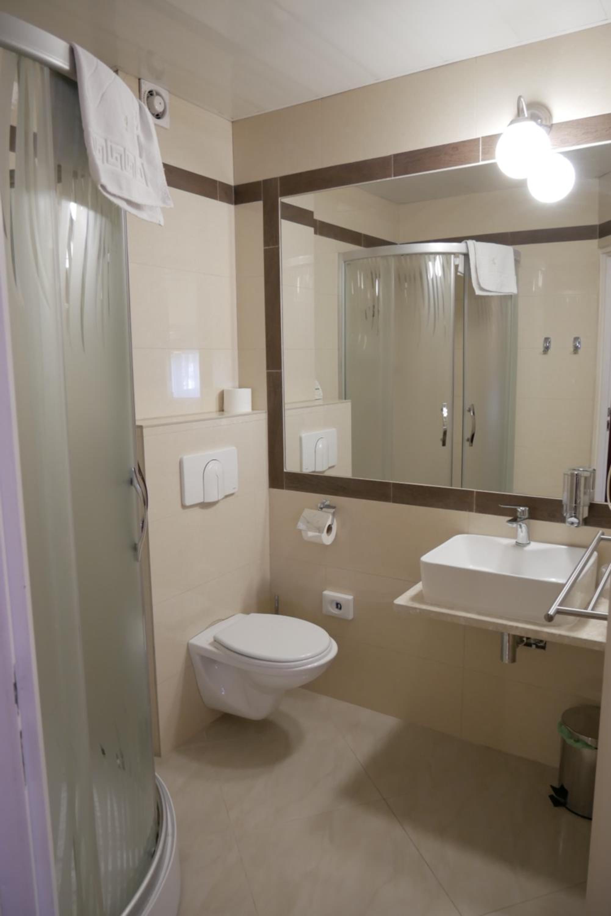 Double Room - Photo 6