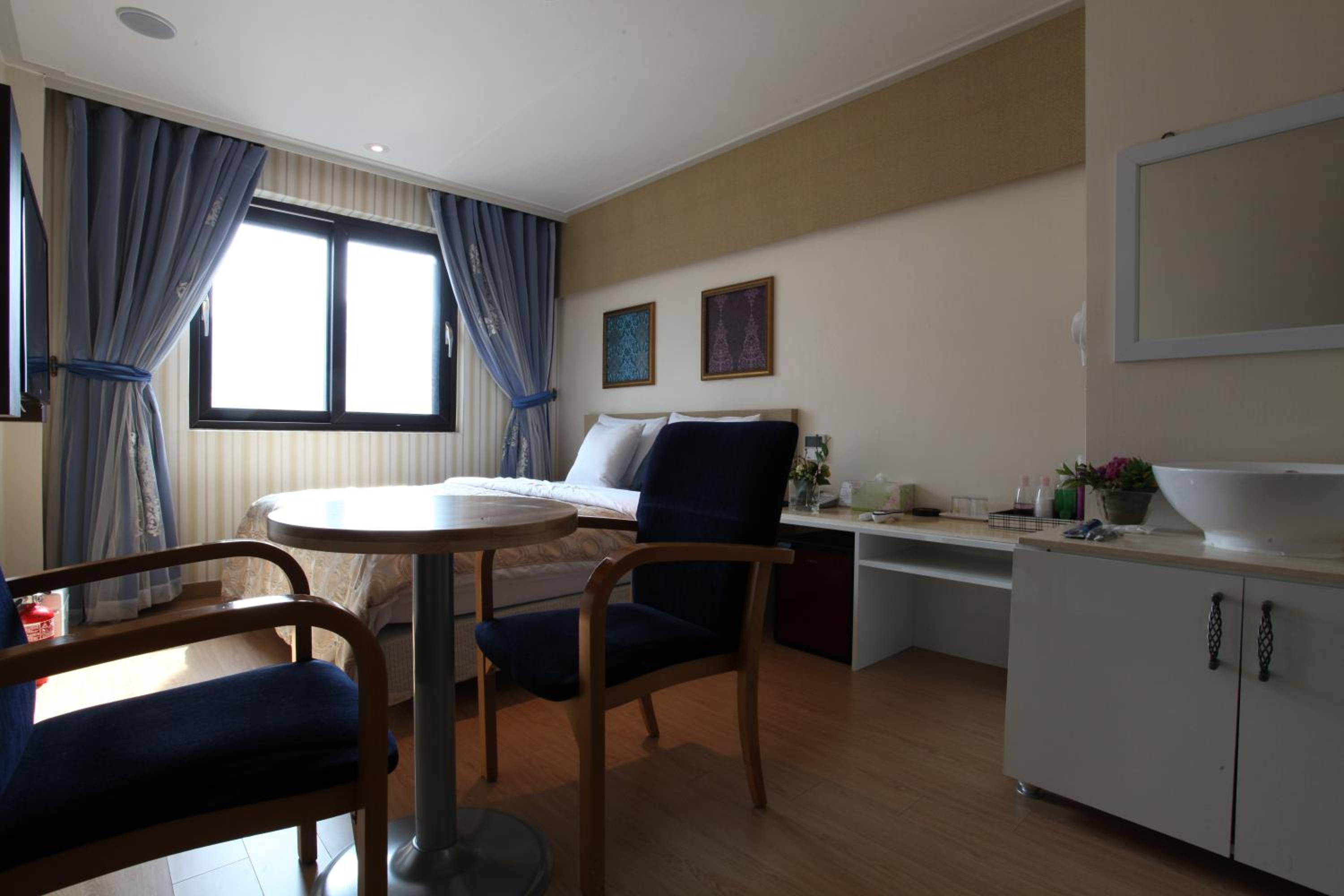 Standard Double Room - Photo 2