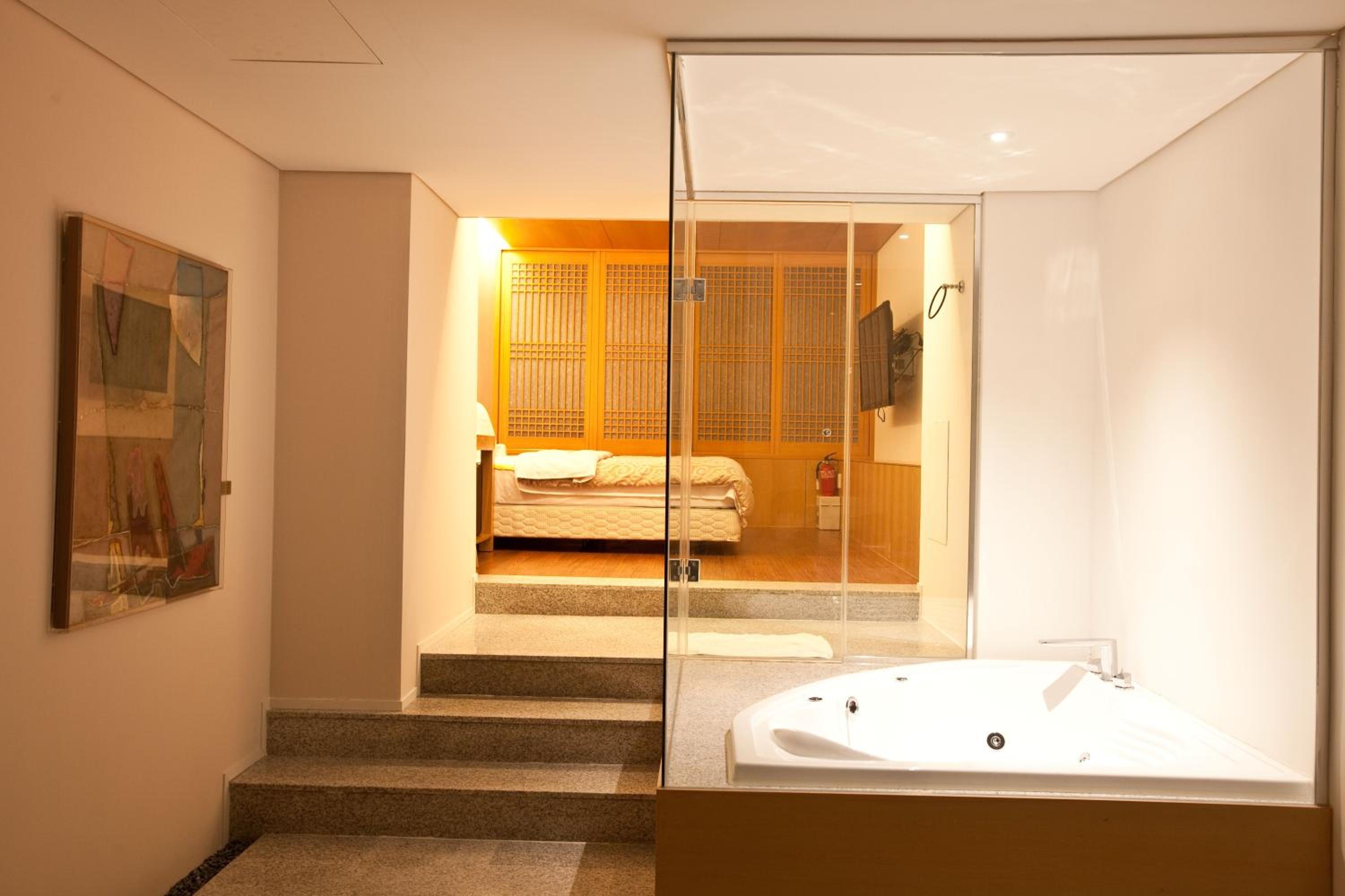 Deluxe Double Room - Photo 7