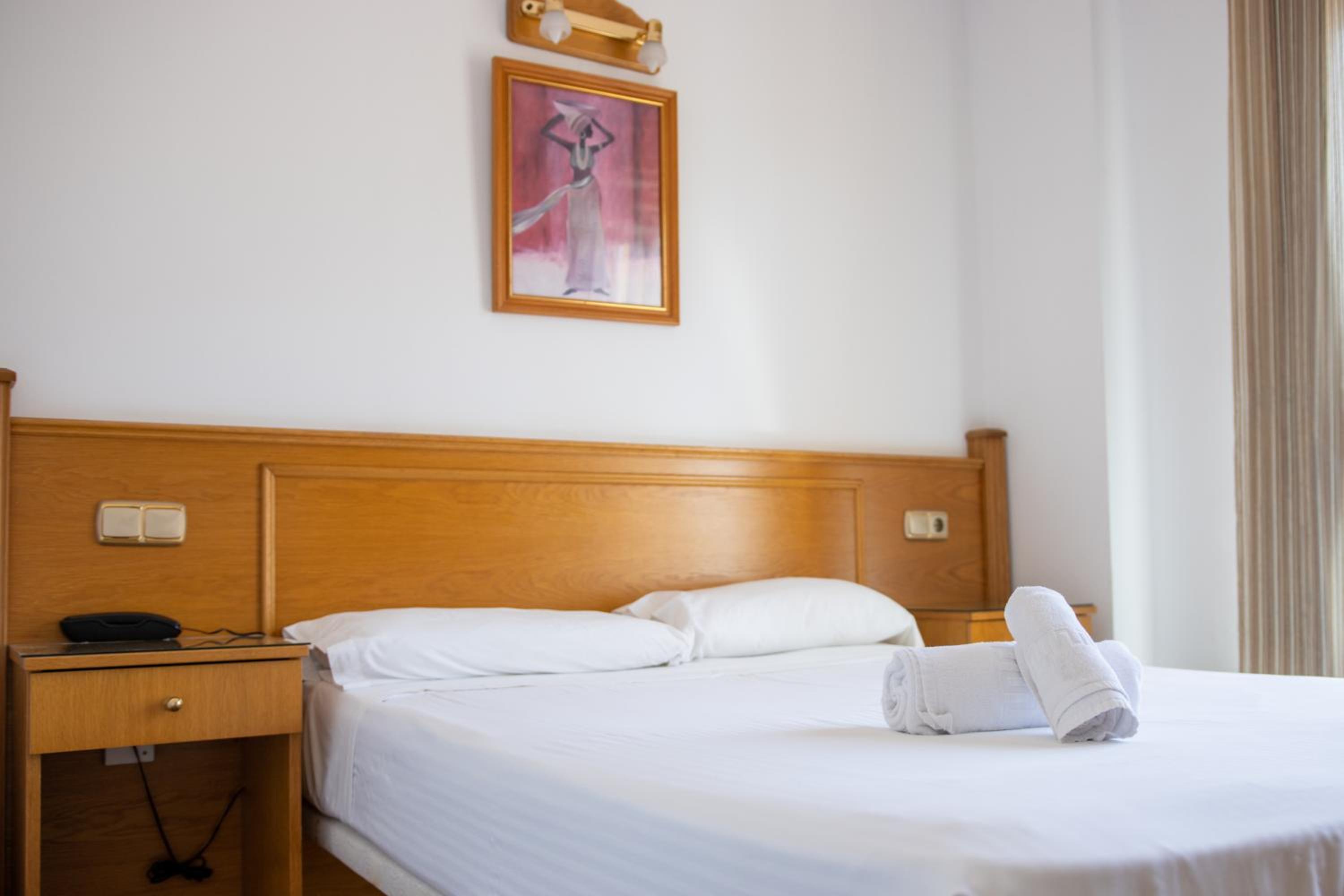 Standard Double or Twin Room (2 Adults) - Photo 4