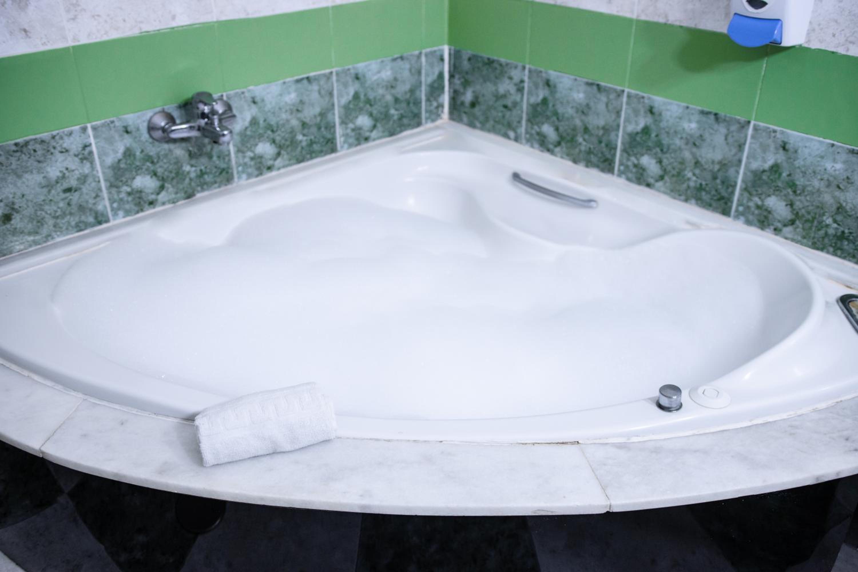 Superior Double Room with Spa Bath photo 2