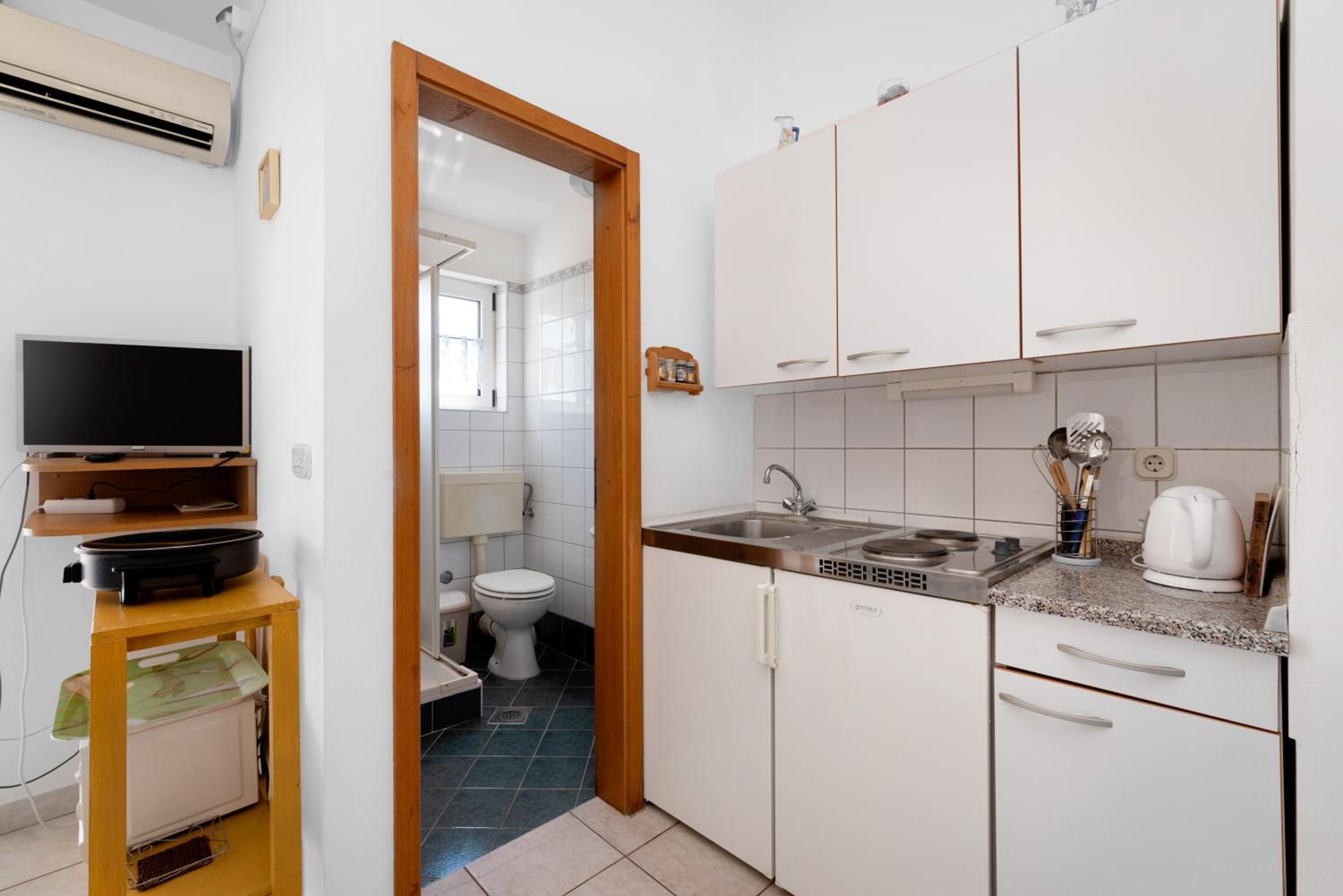 One Bedroom Apartment With Balcony and Garden View photo 3