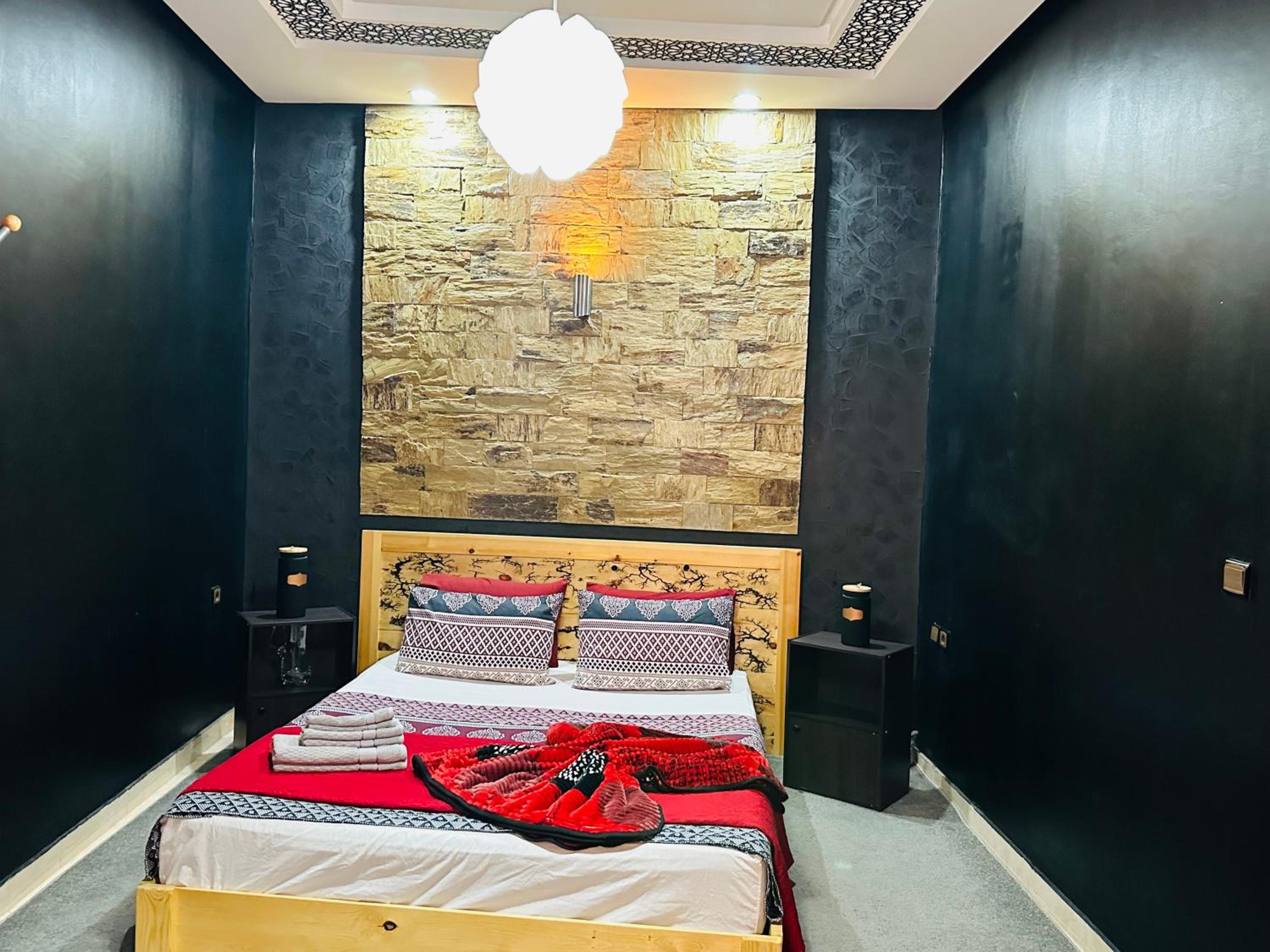 Large Double Room - Photo 1