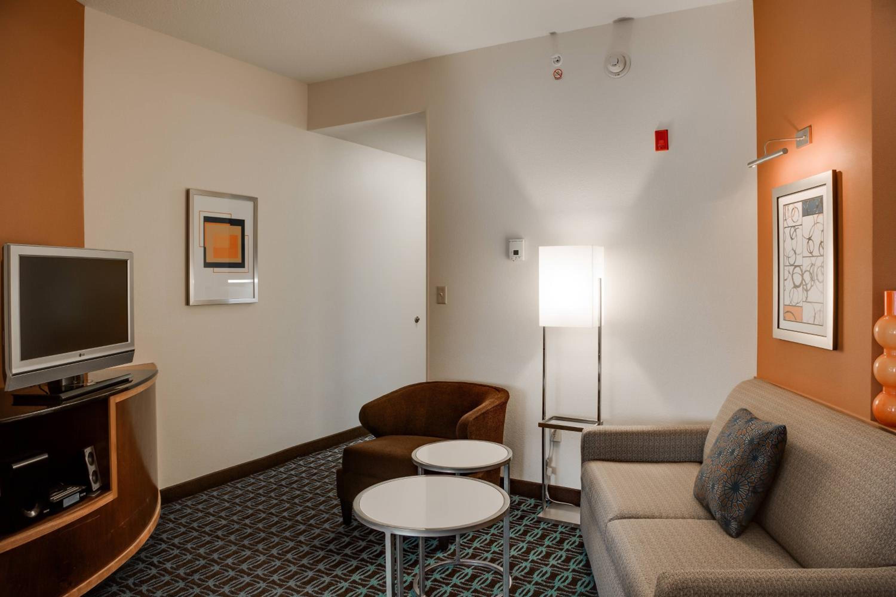 King Studio with Sofa Bed - Photo 3