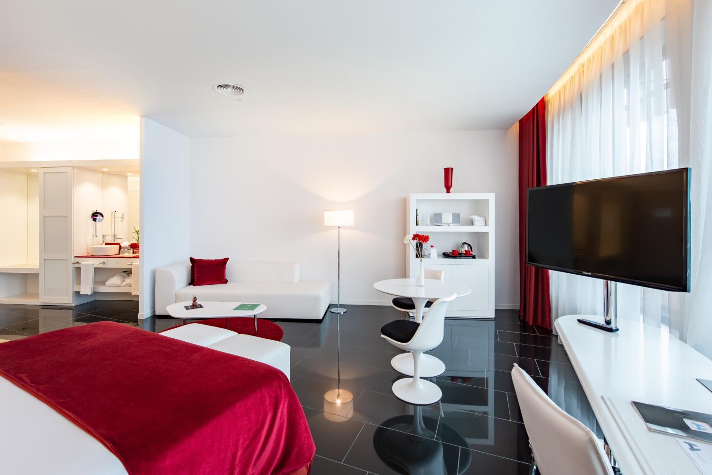 Premium Double or Twin Room - Photo 8
