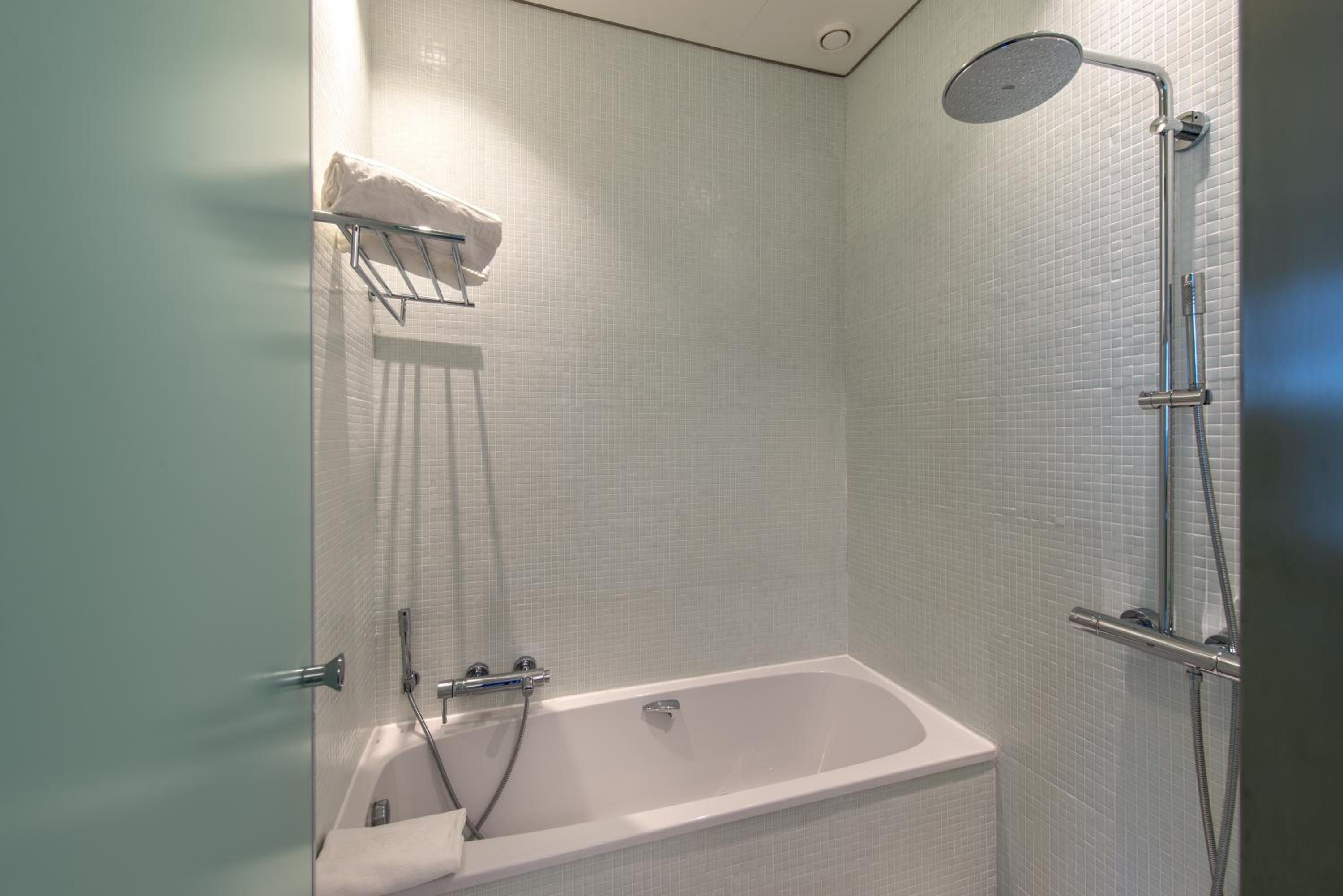 Premium Double or Twin Room - Photo 7