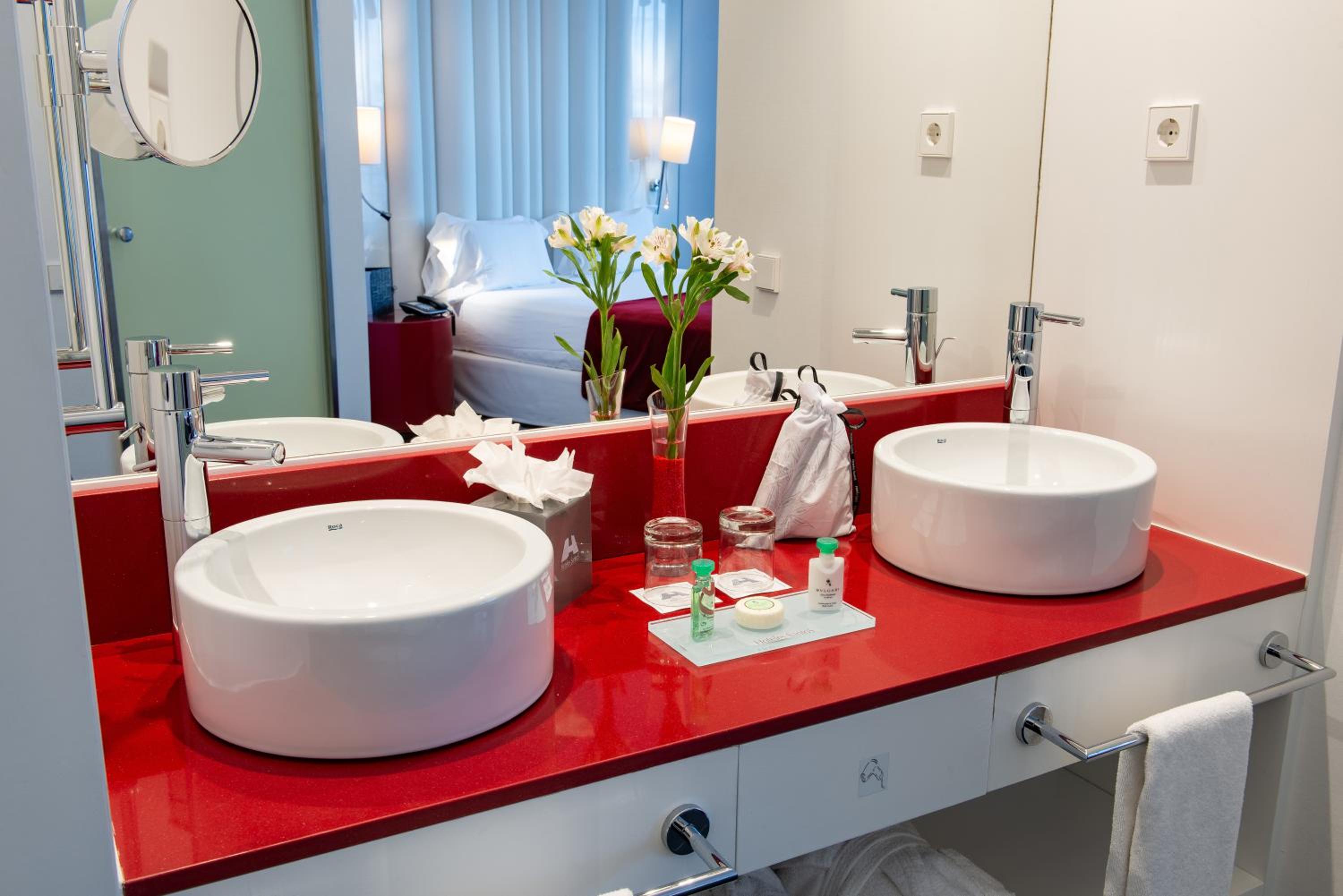 Premium Double or Twin Room - Photo 6