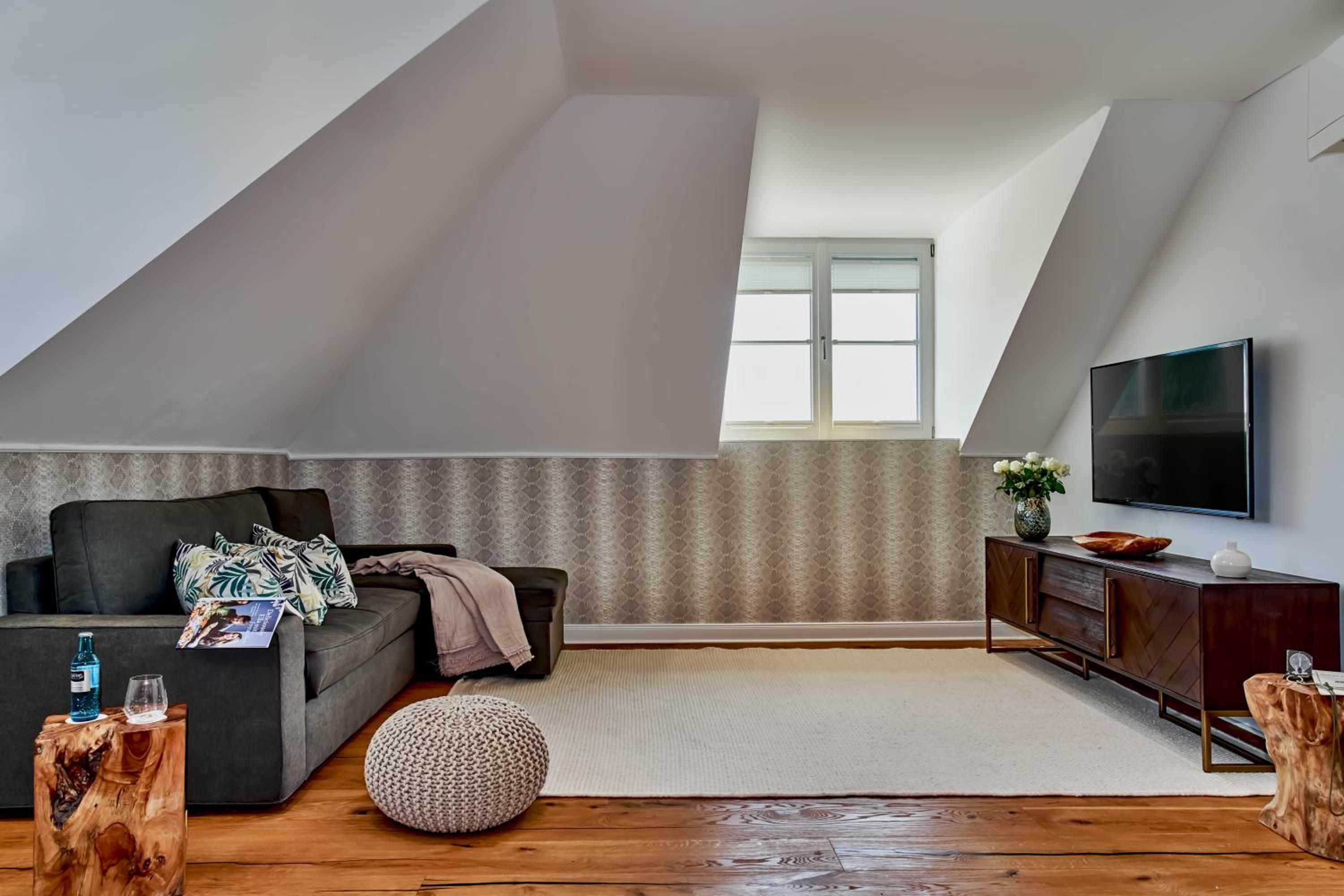 Superior Serviced Apartment with 2 Rooms and Double Bed