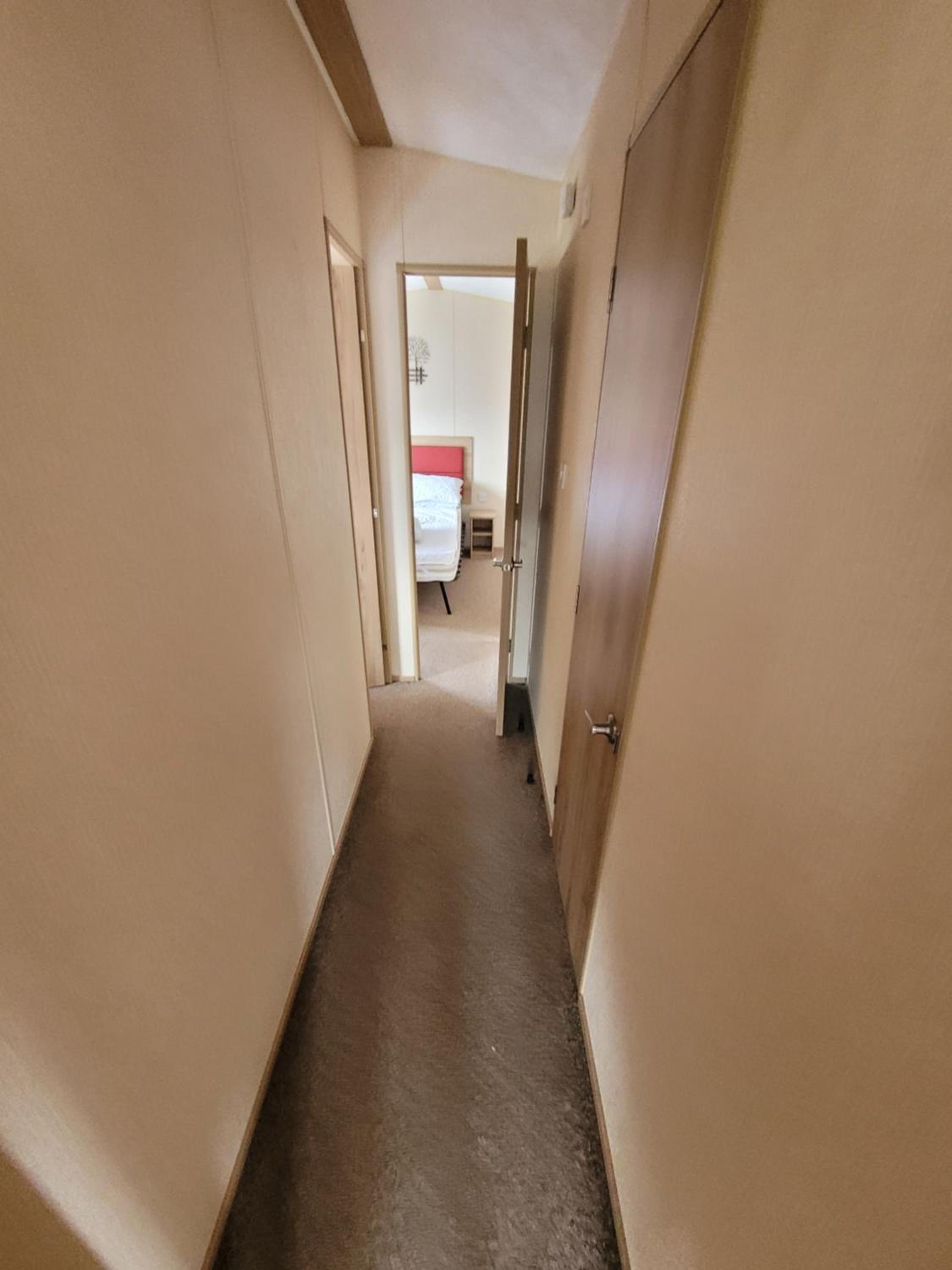 Mobile Home photo 2