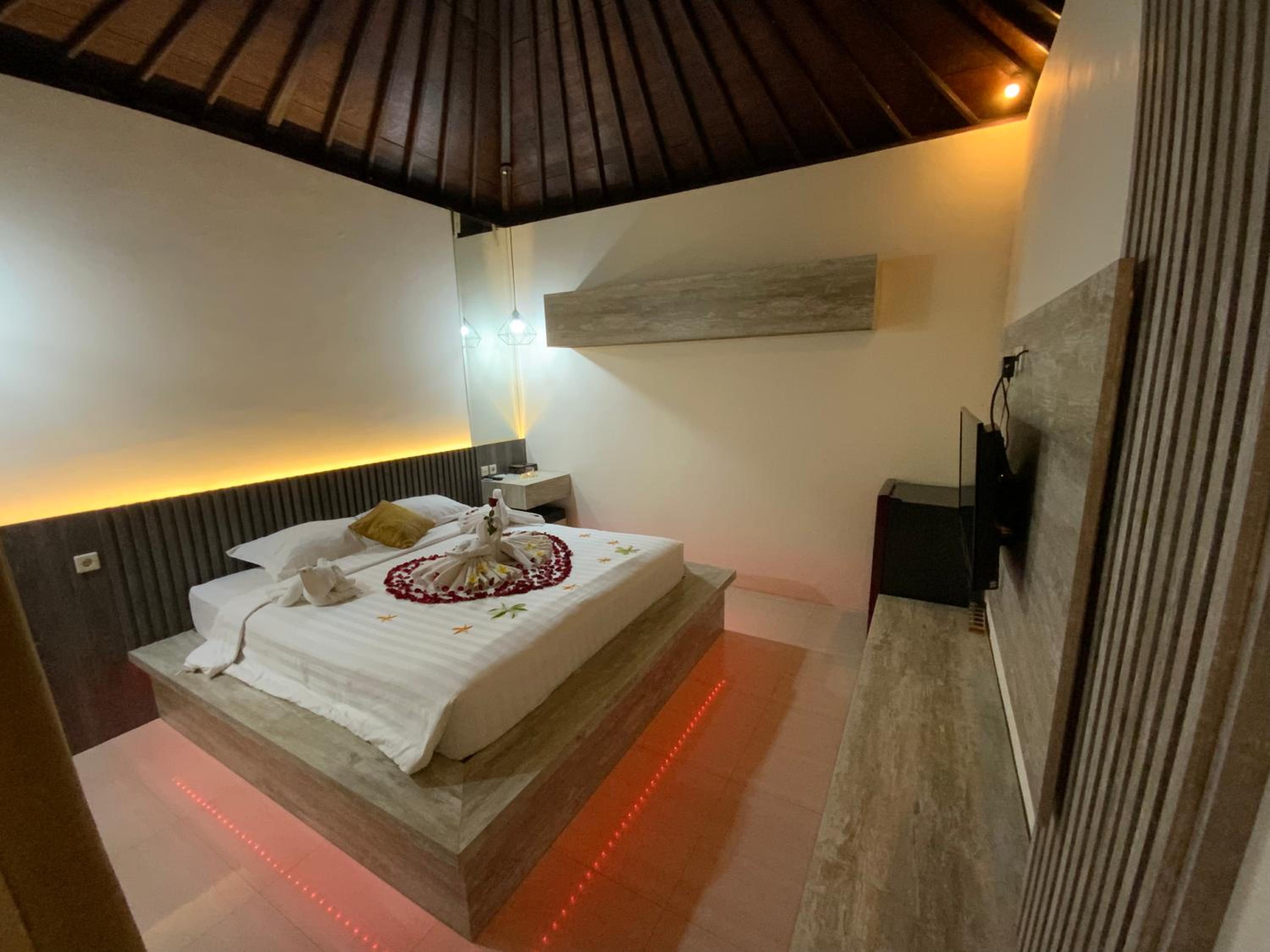 Deluxe Bungalow with Garden View - Photo 26