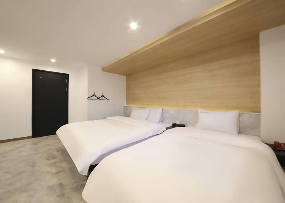 Business Twin Room, Multiple Beds photo 2
