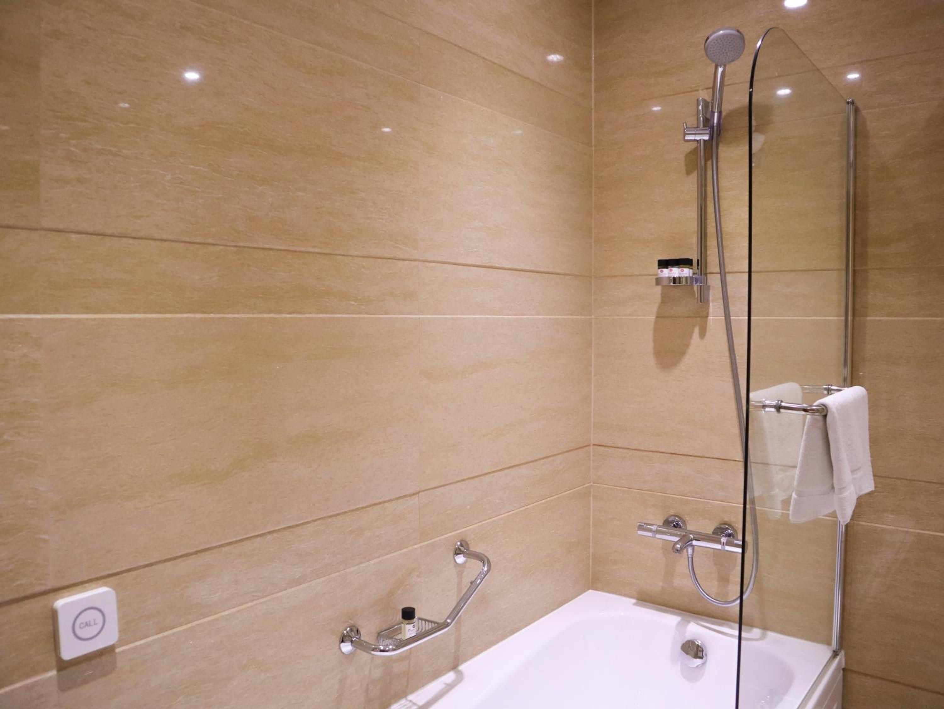 Deluxe Two-Bedroom Apartment with Balcony - Photo 2