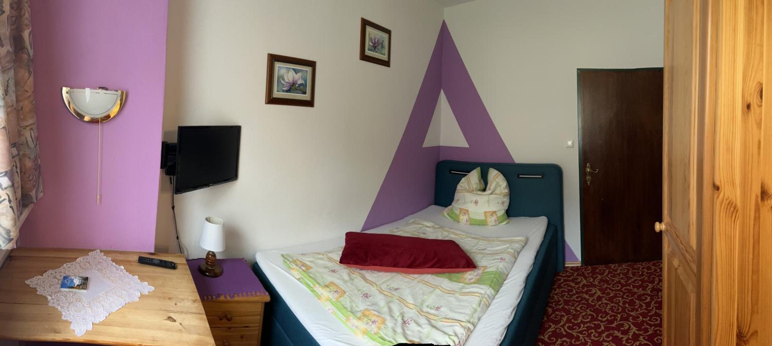 Small Single Room photo 1