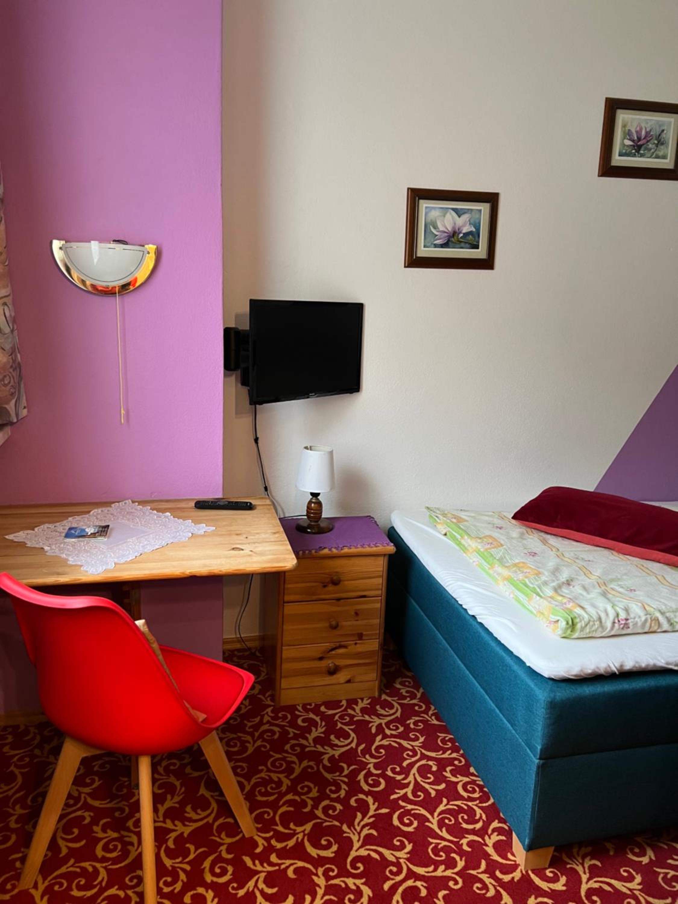 One-Bedroom Apartment - Photo 12