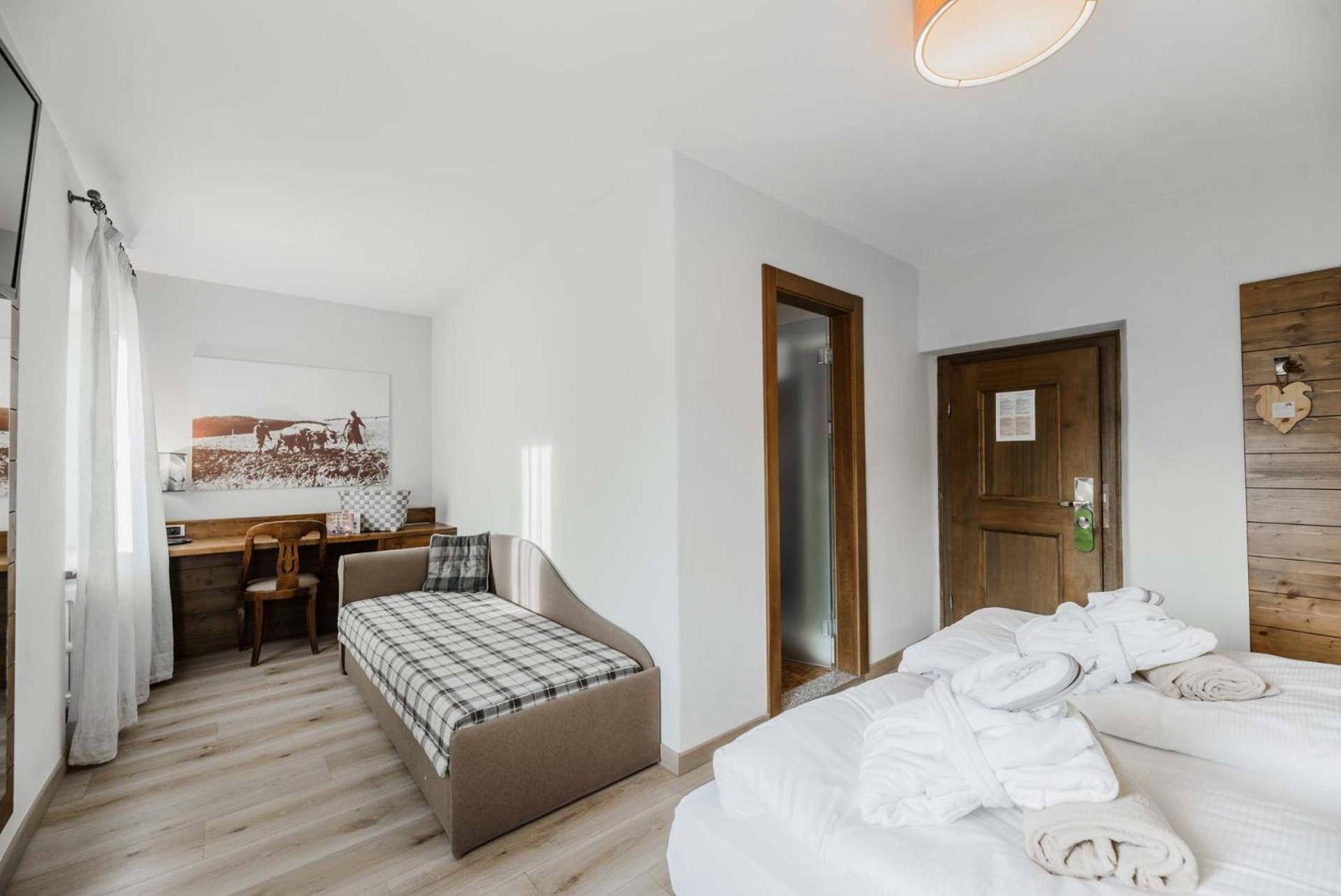 Economy Triple Room photo 1