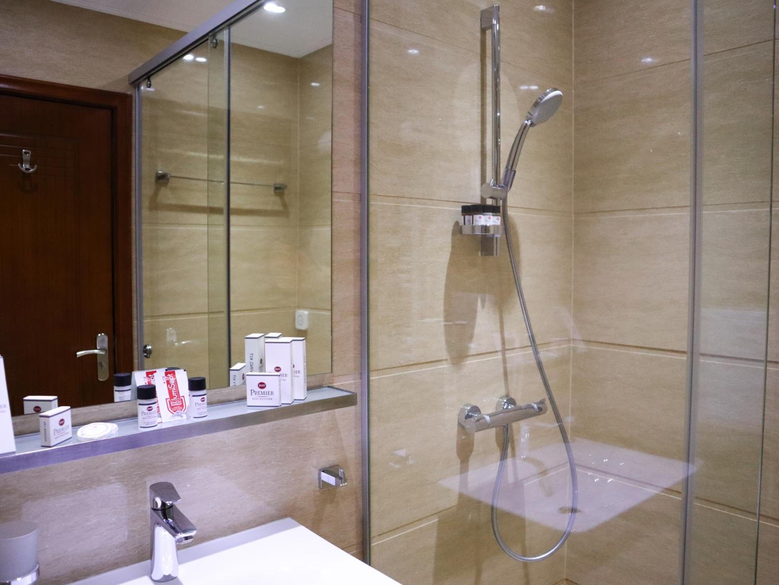 Deluxe Two-Bedroom Apartment with Balcony - Photo 6