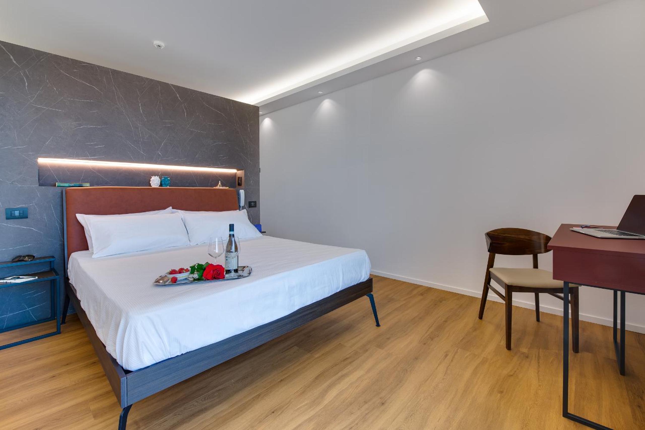 Junior Suite with Balcony photo 2
