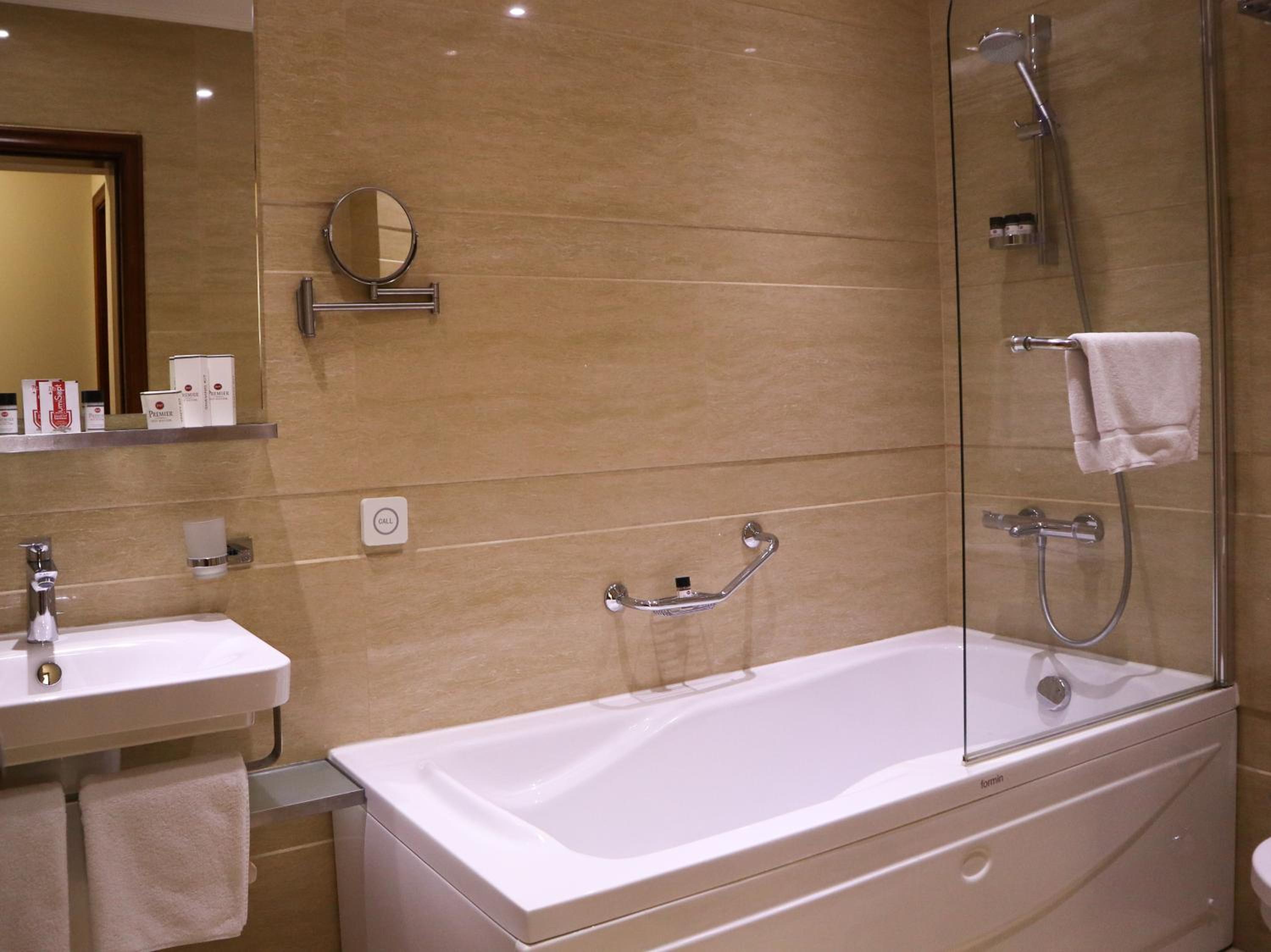 King Suite with Sofa Bed - Non-Smoking - Photo 3