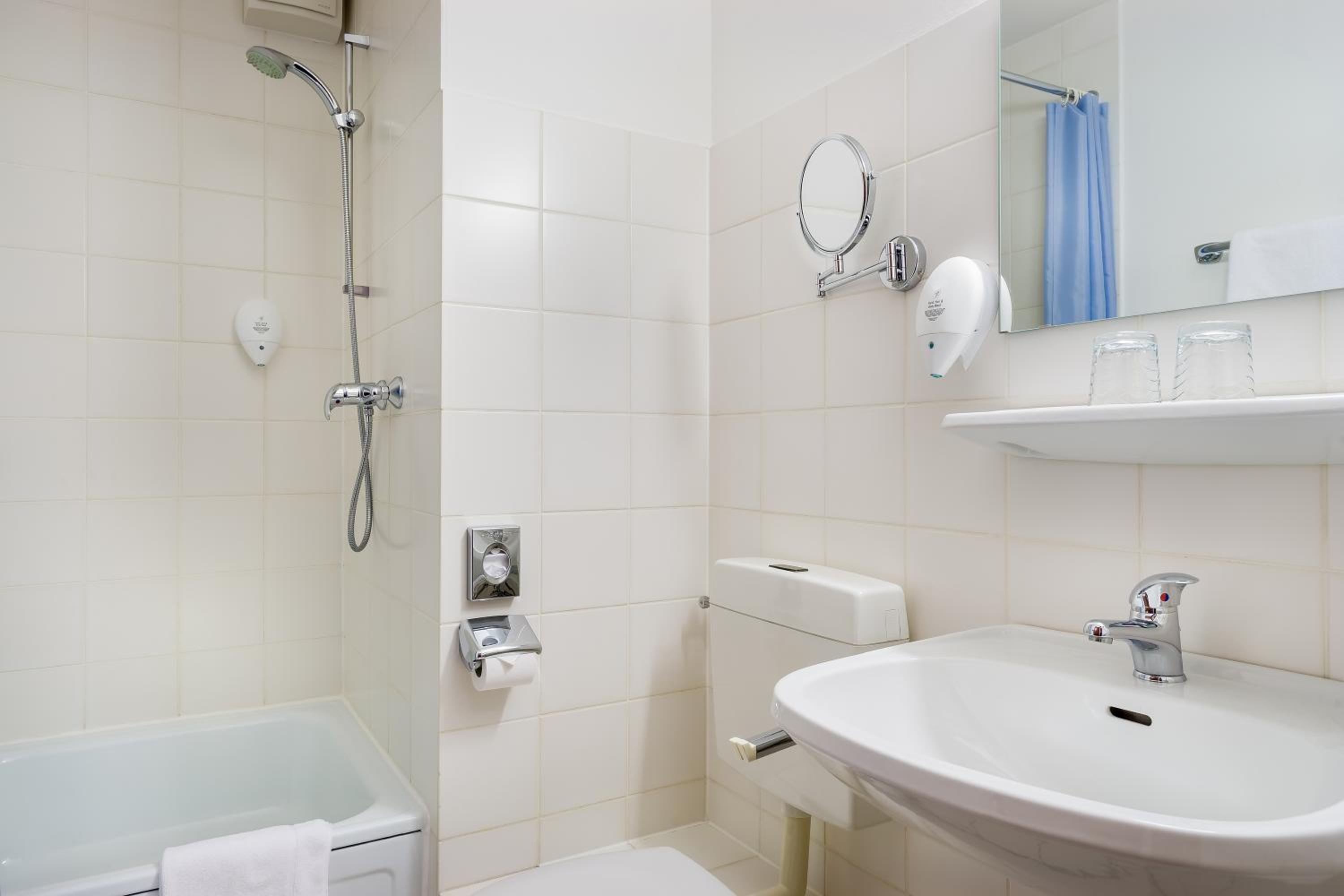 Double or Twin Room photo 3