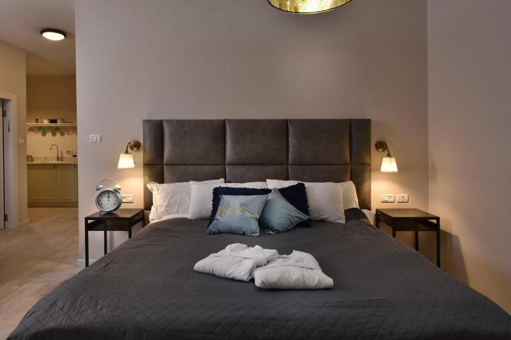 Deluxe King Suite - Photo 39