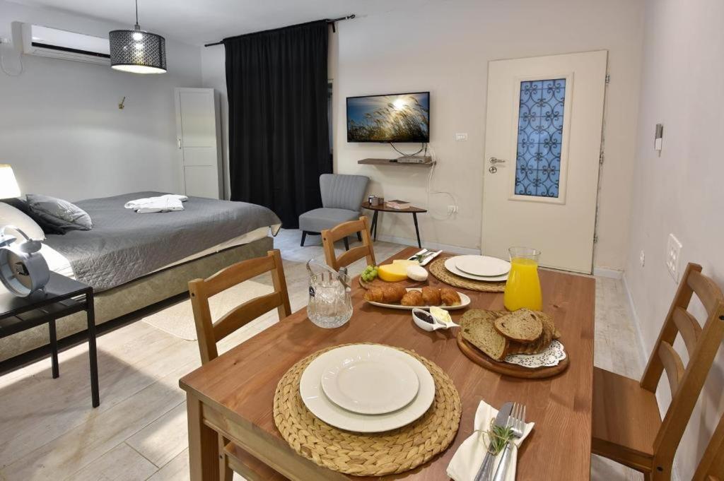 Deluxe King Suite - Photo 37