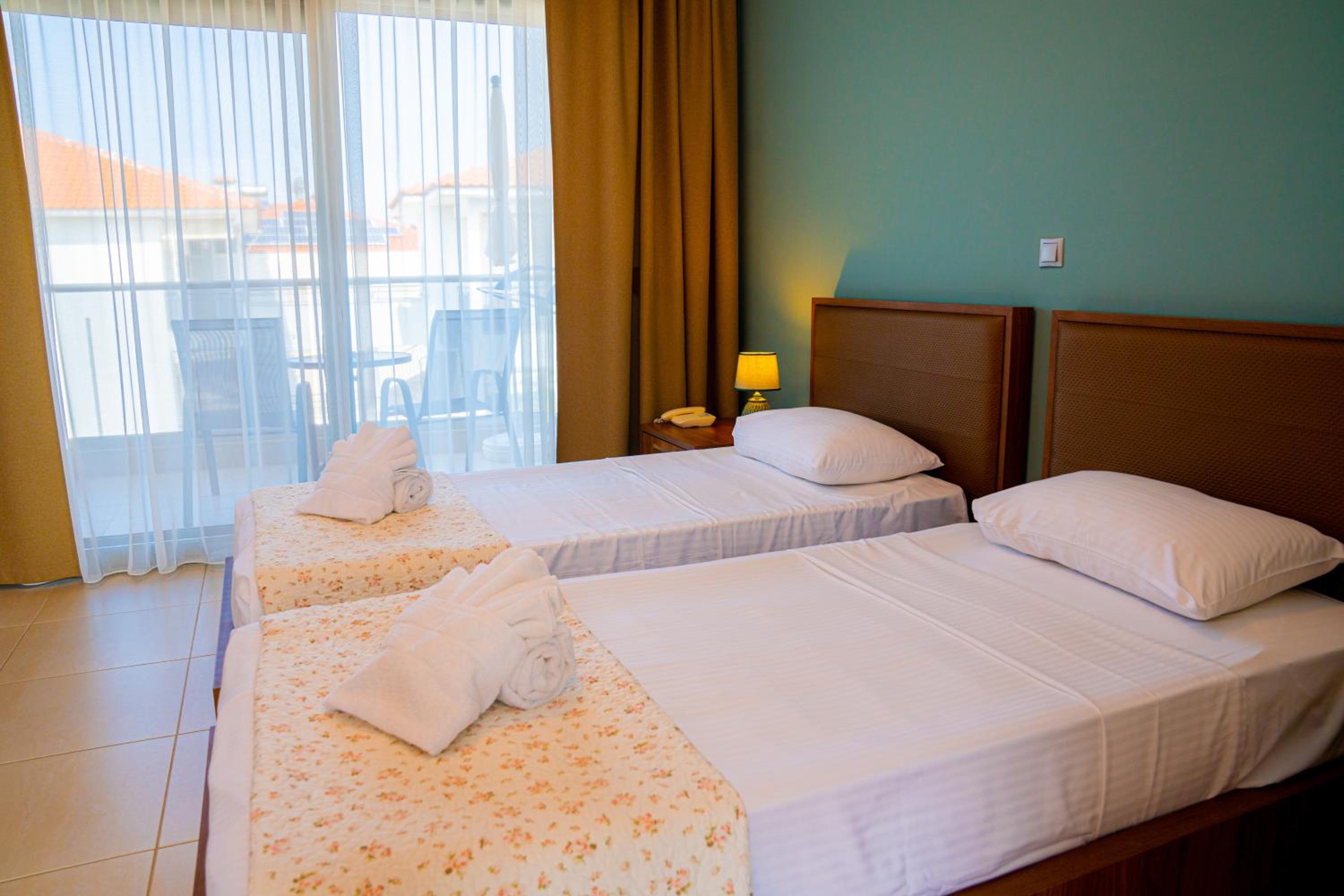 Standard Twin Room photo 2