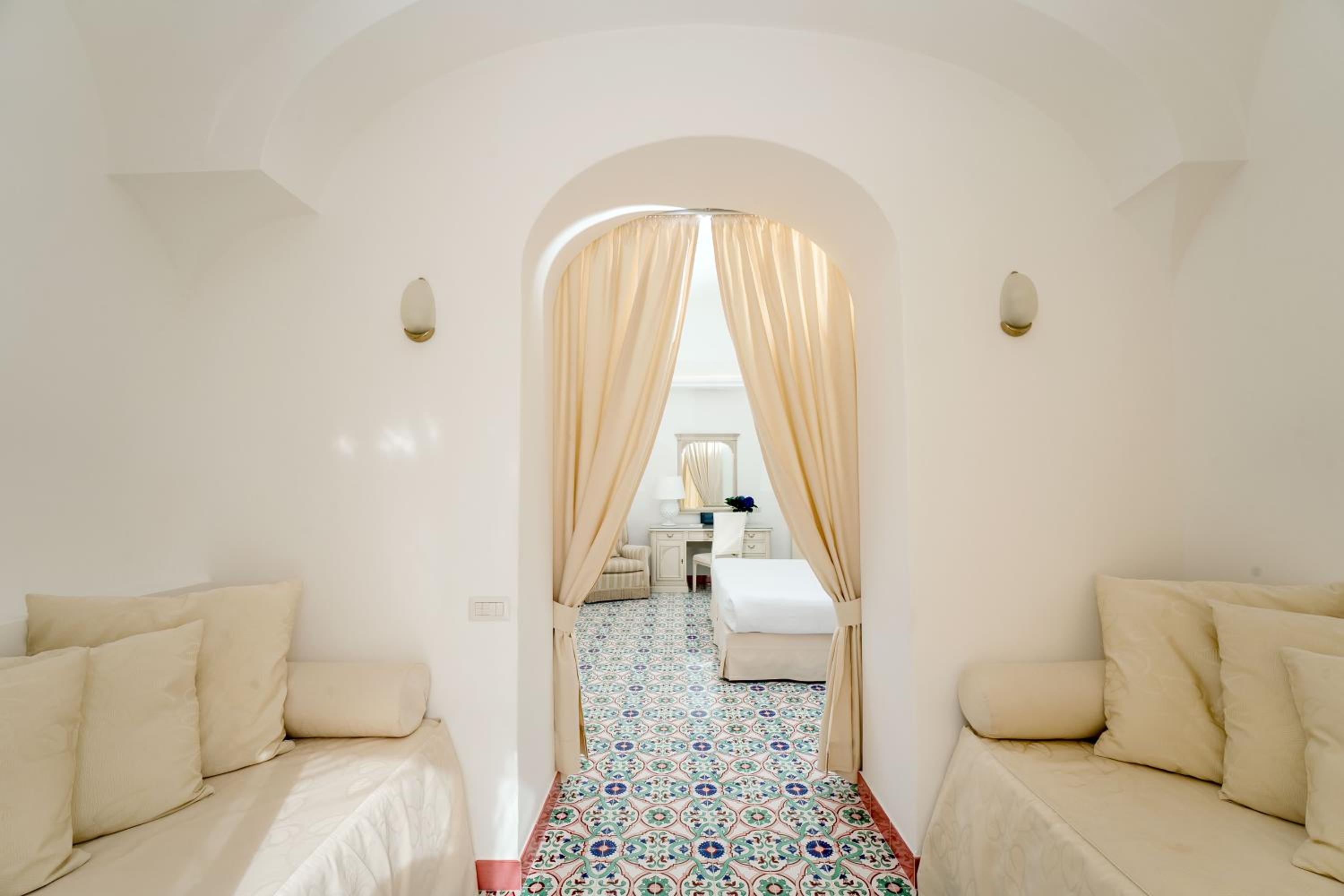 Quadruple Room with Terrace thumbnail 5