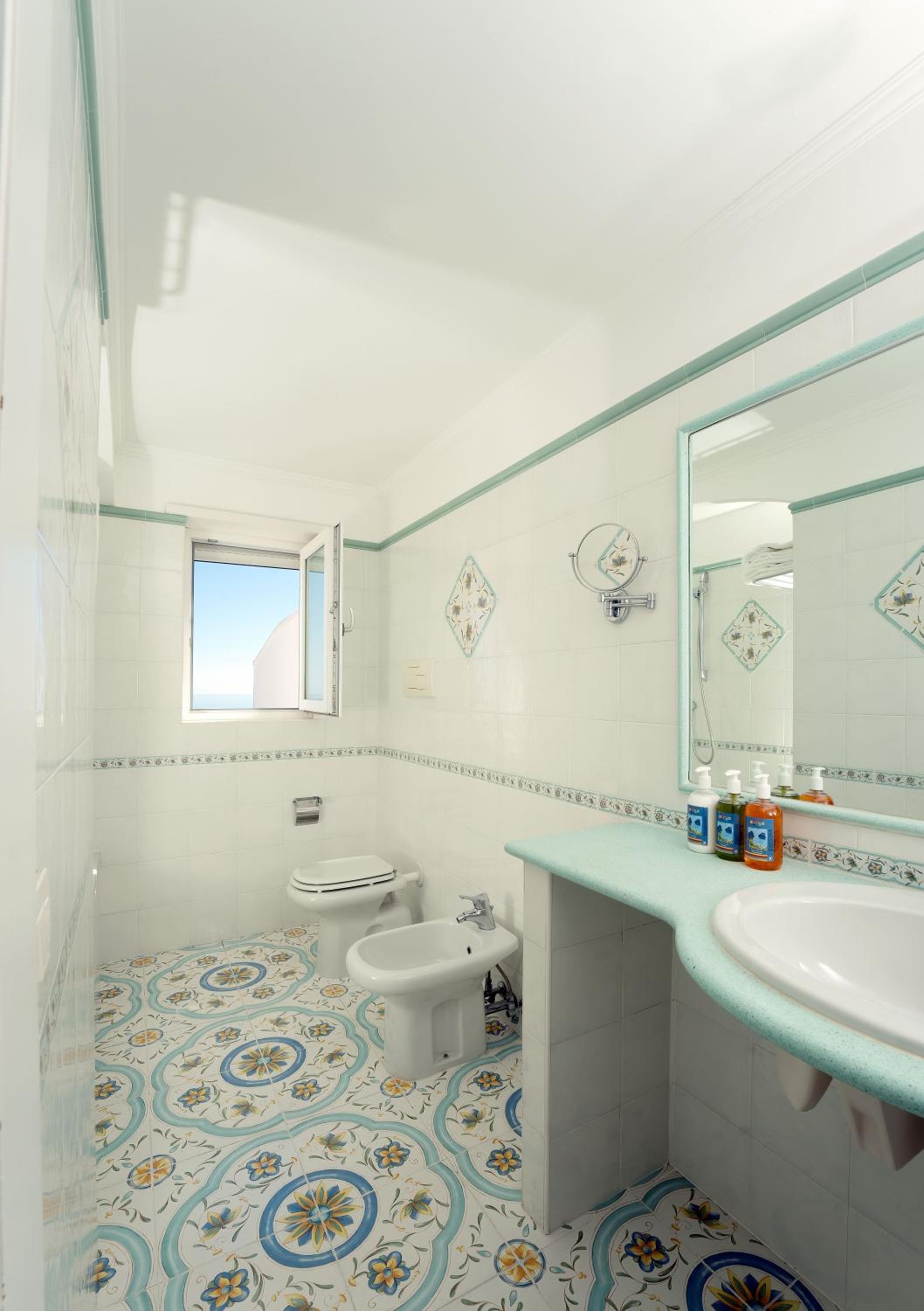 Triple Room with Sea View - Photo 5