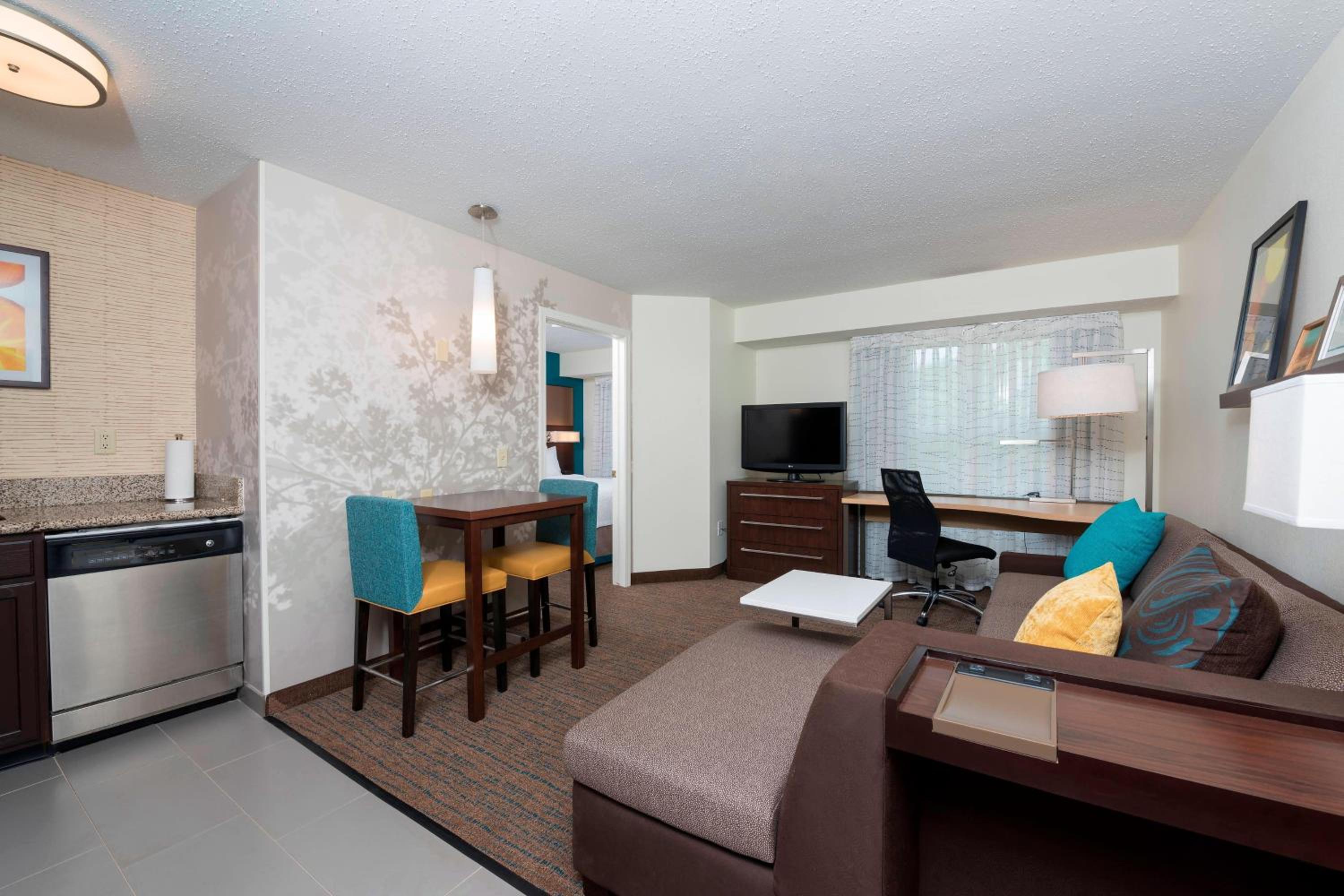 One-Bedroom Suite, 1 Queen Bed with Sofa Bed - Photo 1