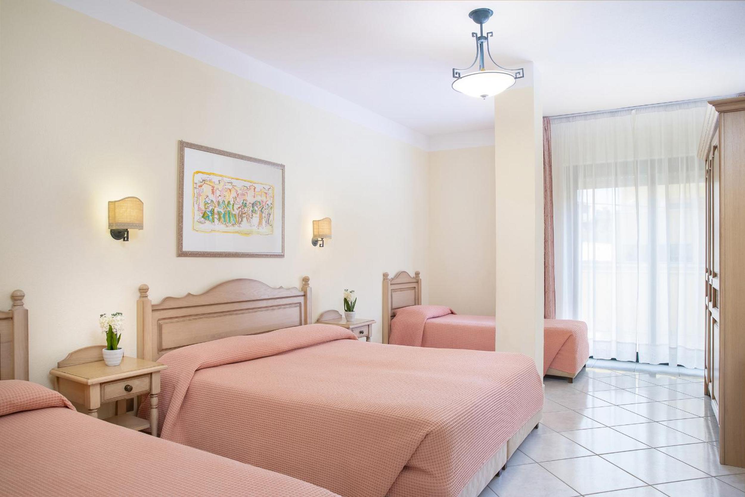 Quadruple Room - Photo 2