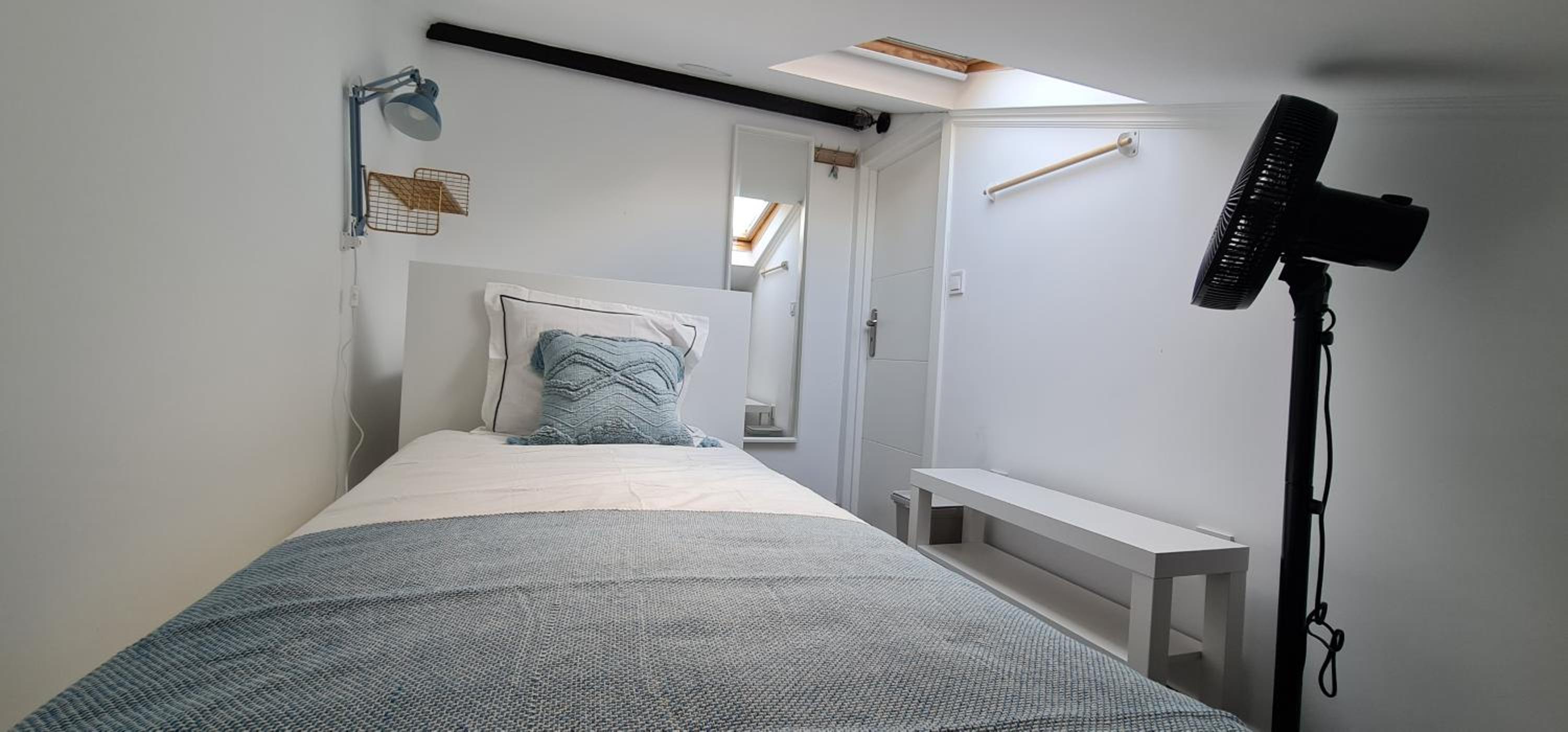 Single Room with Shared Bathroom photo 3