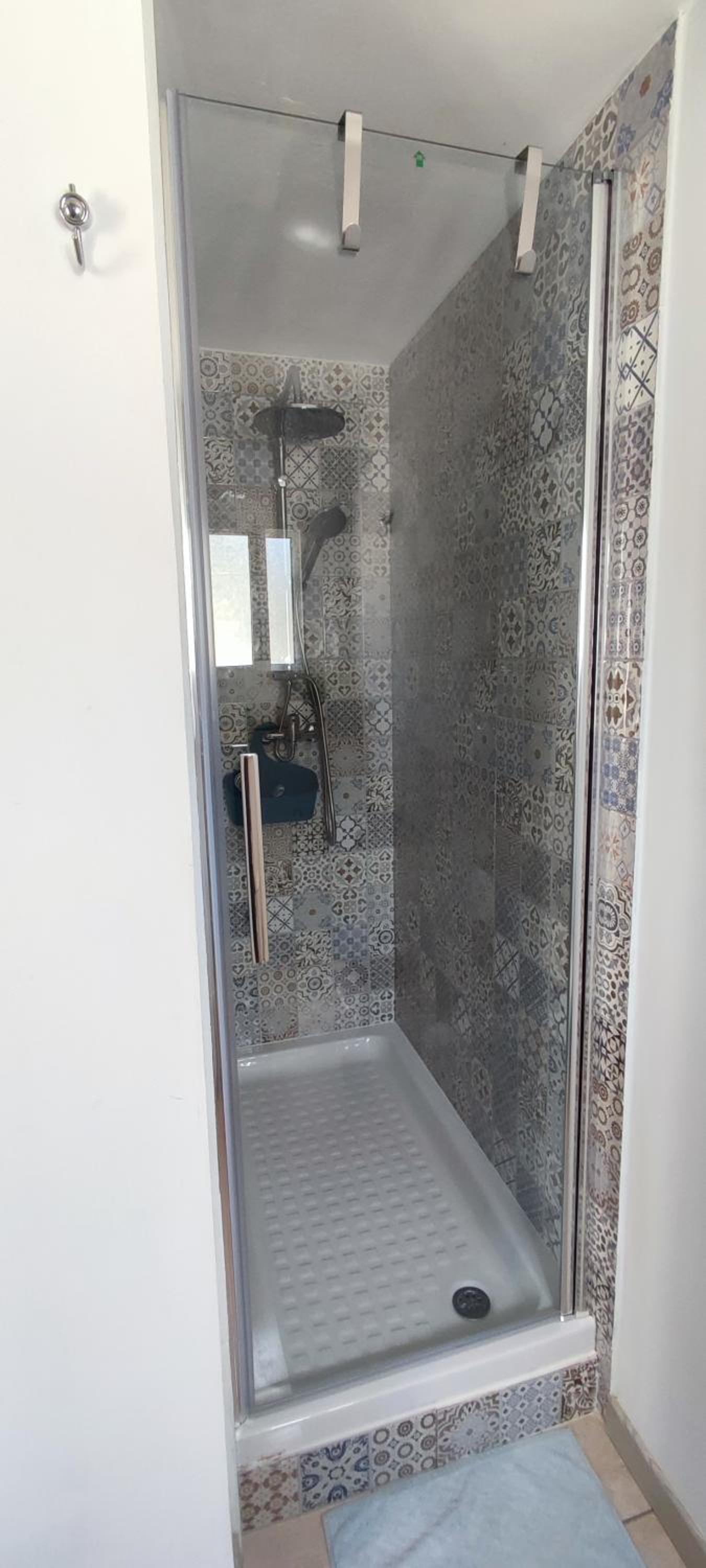 Twin Room with Private Bathroom photo 2
