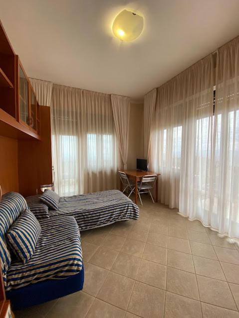 Suite - Photo 1