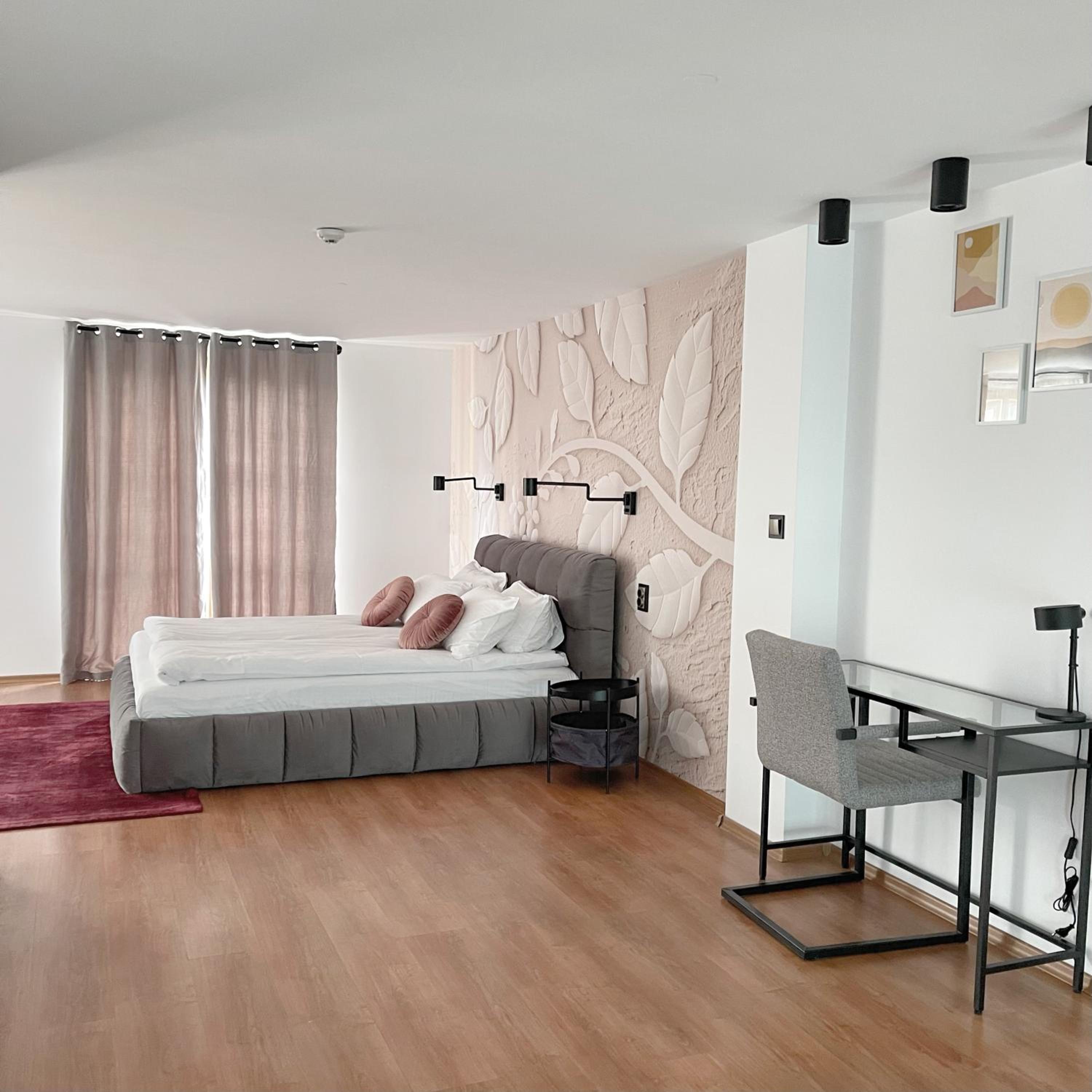 Suite with City View - Photo 7