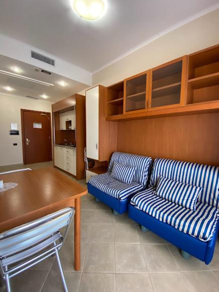 Suite - Photo 5